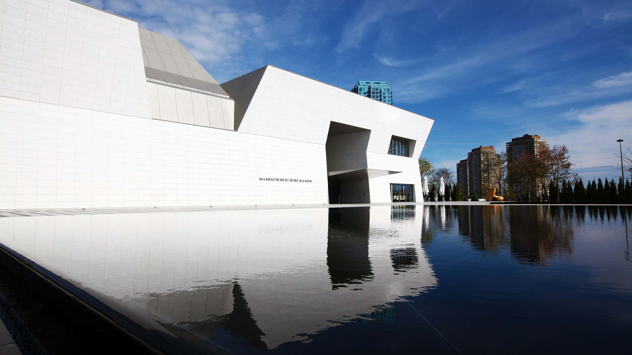 Aga Khan Museum, white geometric museum building, calm water pool, 2K Desktop Wallpaper