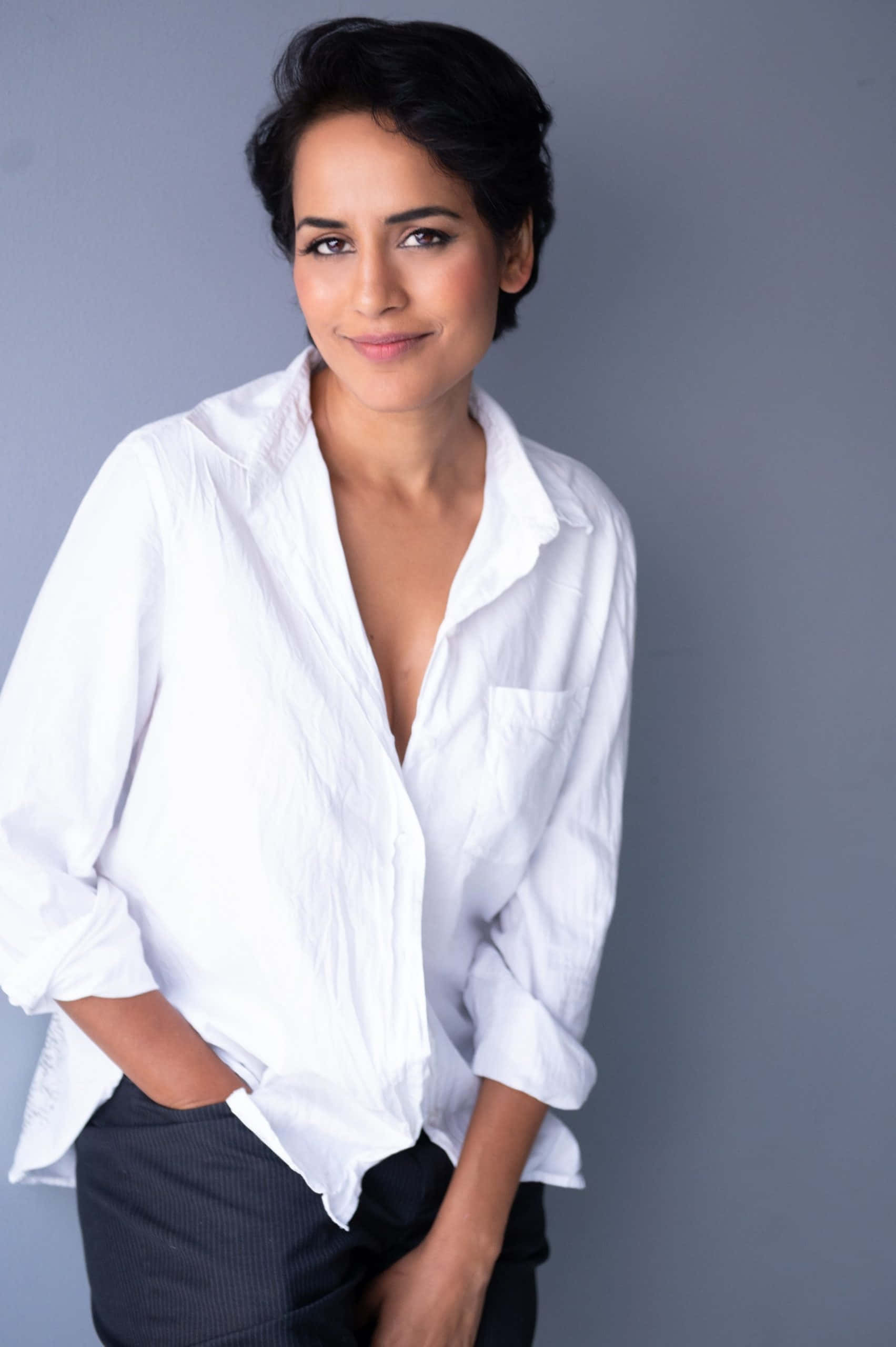 Agam Darshi, white button-up shirt, dark pants, 2K Phone Wallpaper