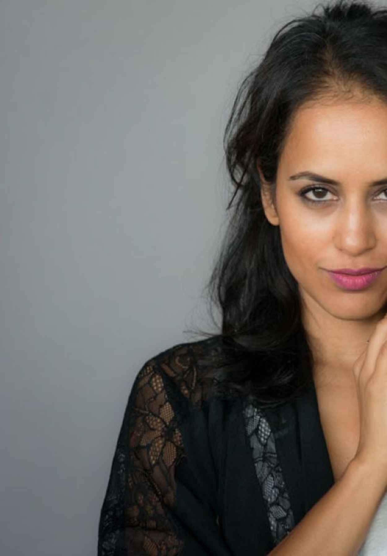 Agam Darshi, dark hair, pink lips, HD Phone Wallpaper