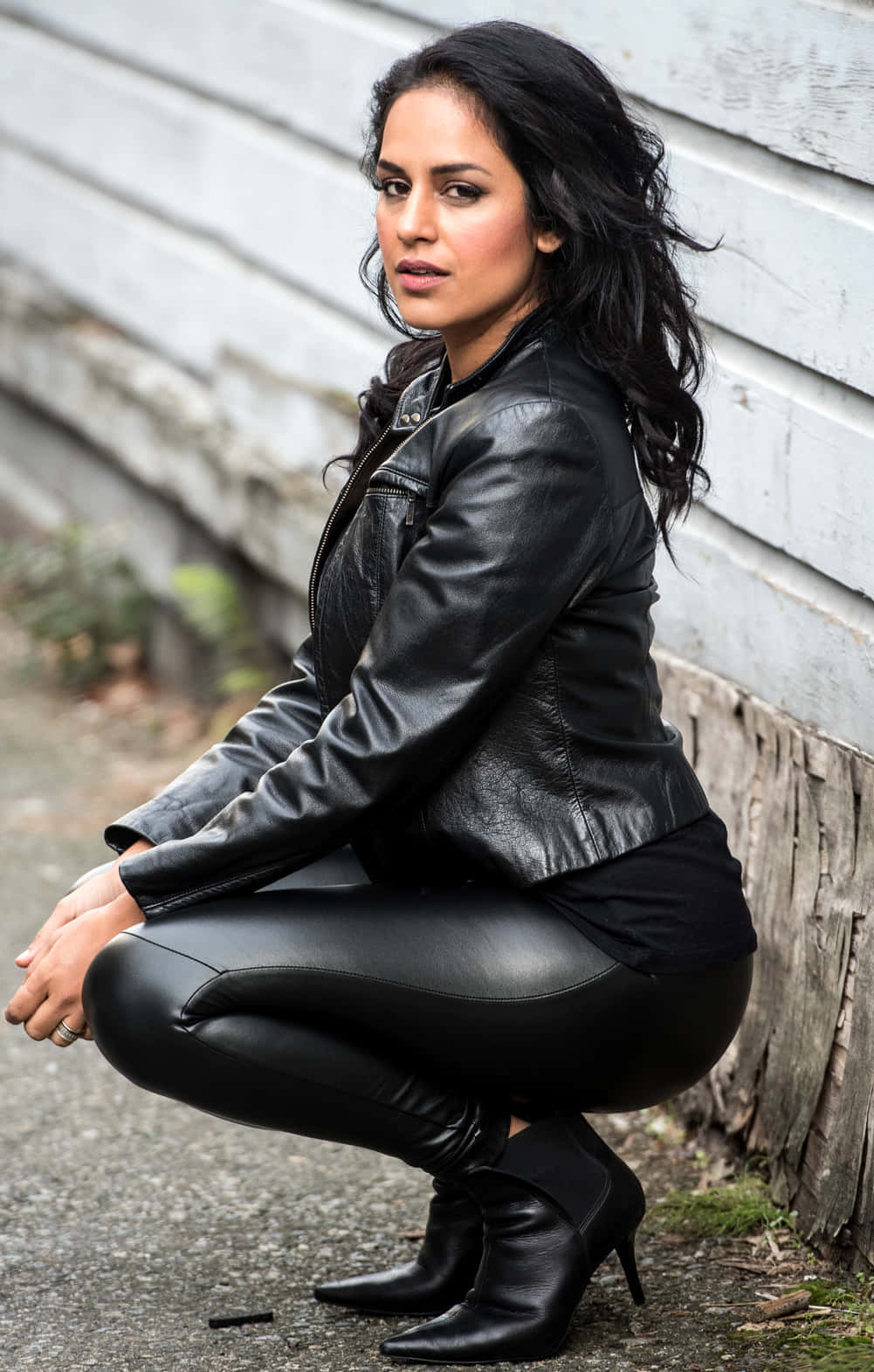 Agam Darshi, black leather jacket, pants, HD Phone Wallpaper