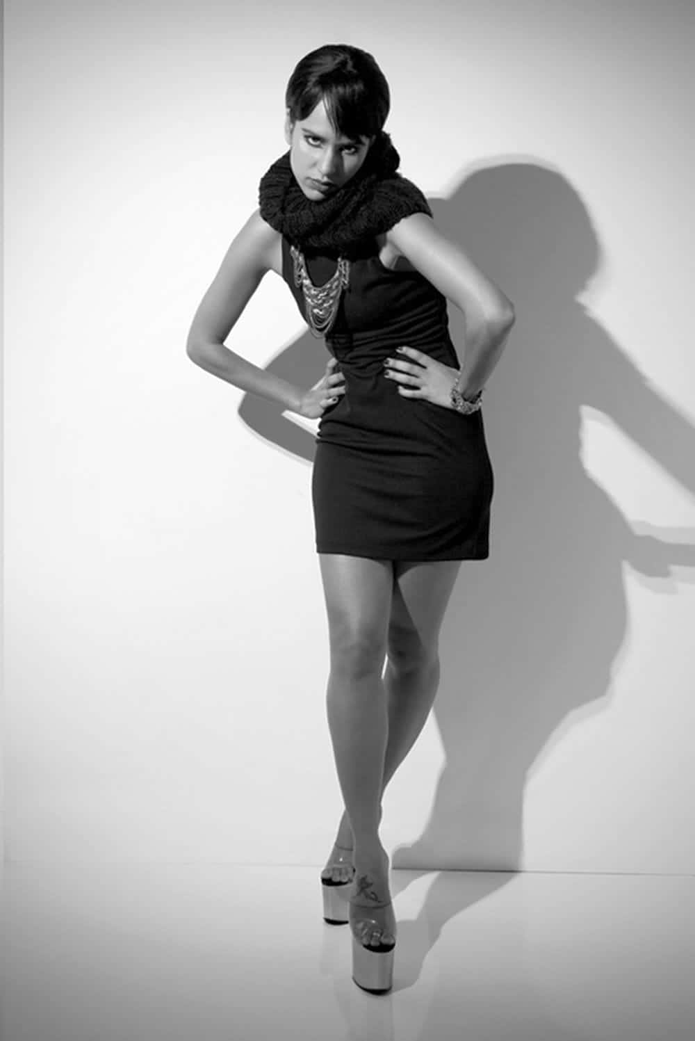 Agam Darshi, black dress, scarf, HD Phone Wallpaper