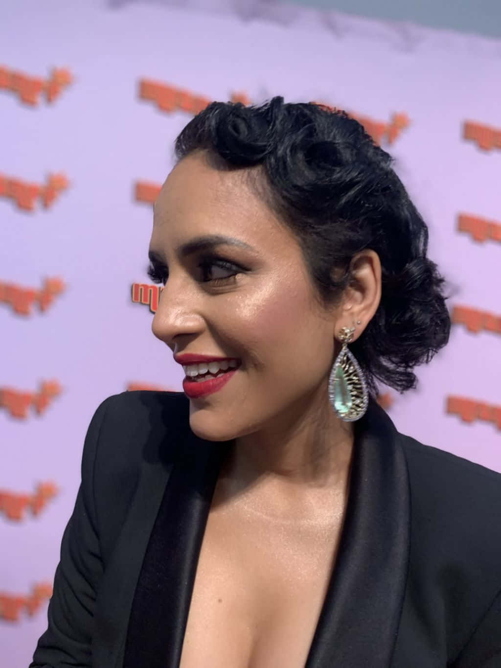 Agam Darshi, black blazer, dangling earrings, HD Phone Wallpaper