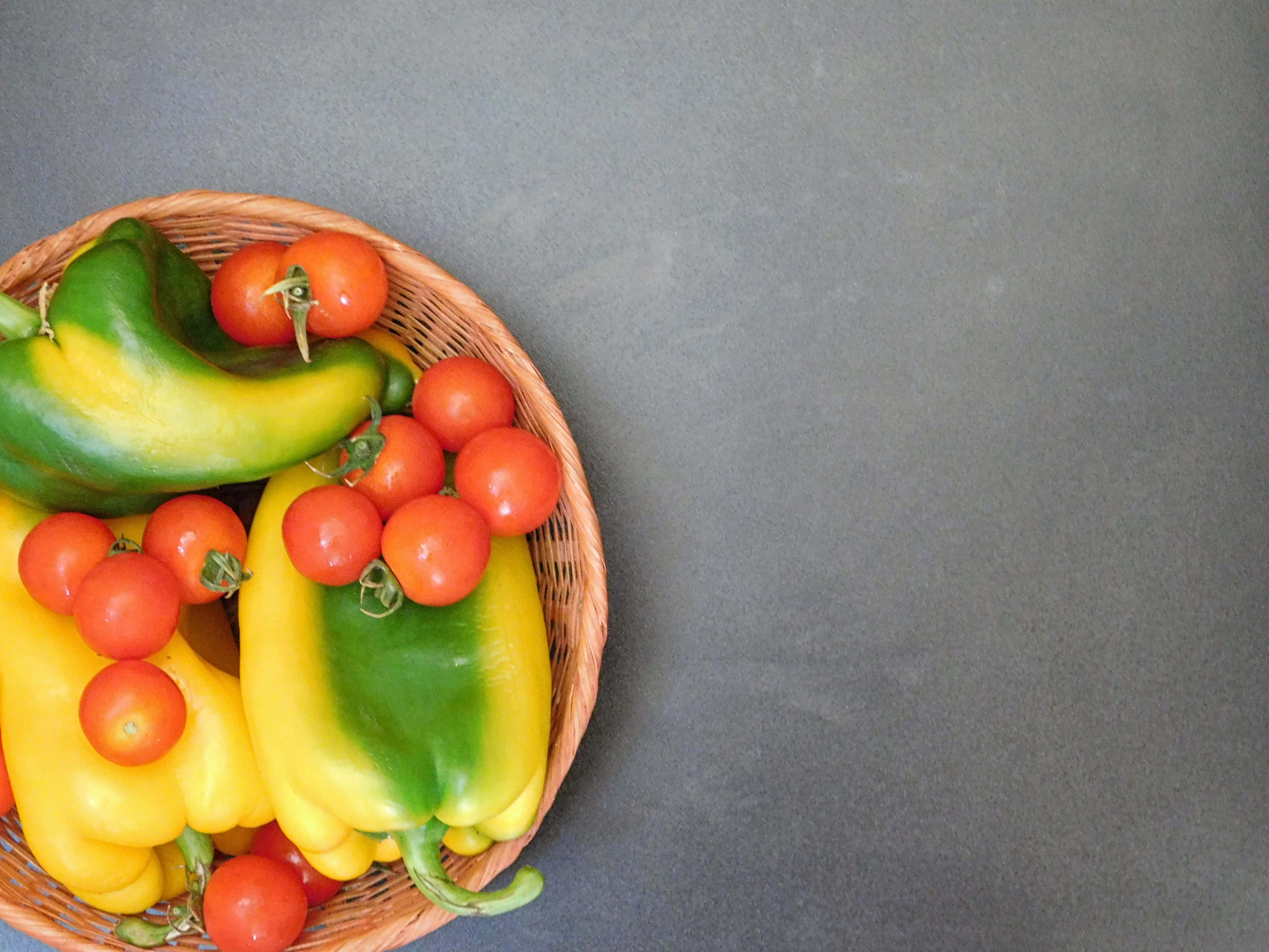 woven basket, vibrant yellow bell peppers, green bell peppers, 4K Desktop Wallpaper