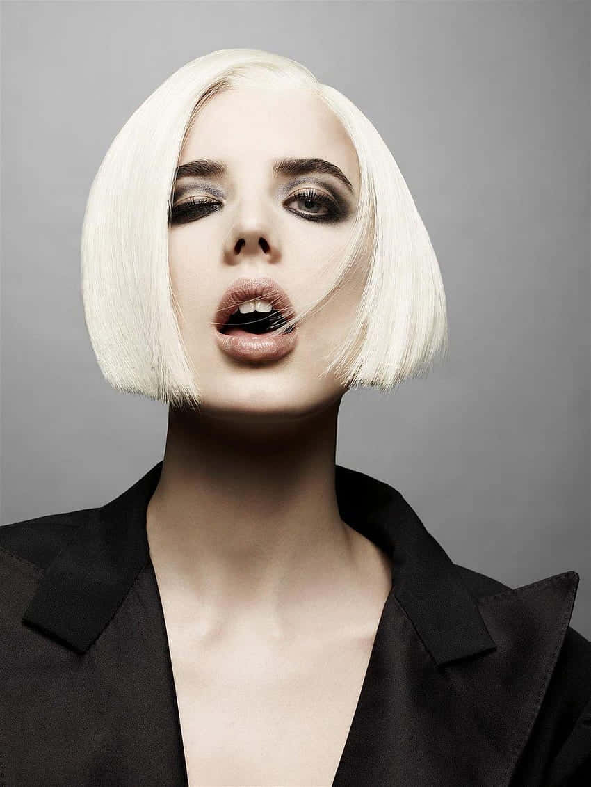 Agyness Deyn, white bob haircut, bold dark makeup, SD Phone Wallpaper