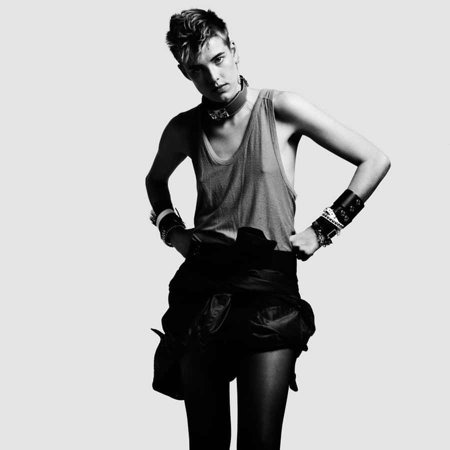 Agyness Deyn, spiked hair, bold accessories, SD Desktop Wallpaper