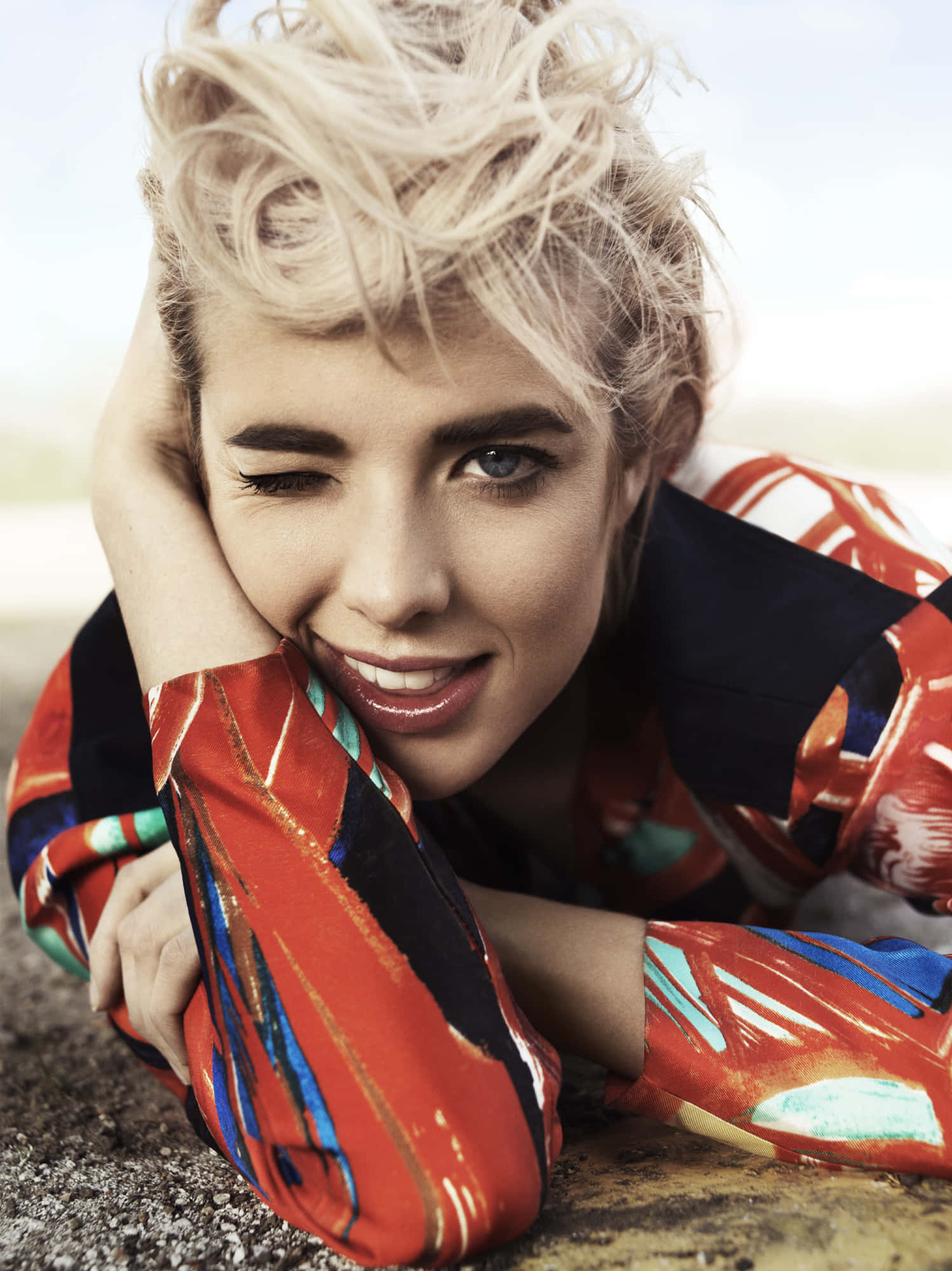 Agyness Deyn, blonde woman, one eye closed, Full HD Phone Wallpaper