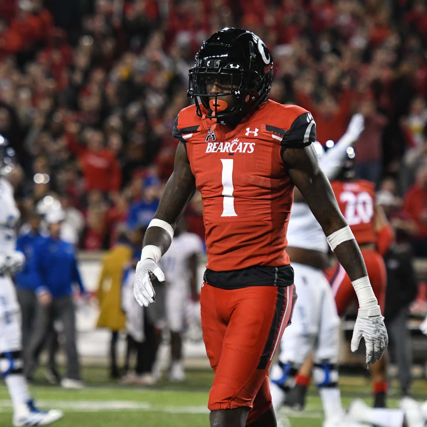 Ahmad Gardner, 2021 college game walk, red Bearcats uniform, HD Desktop Wallpaper