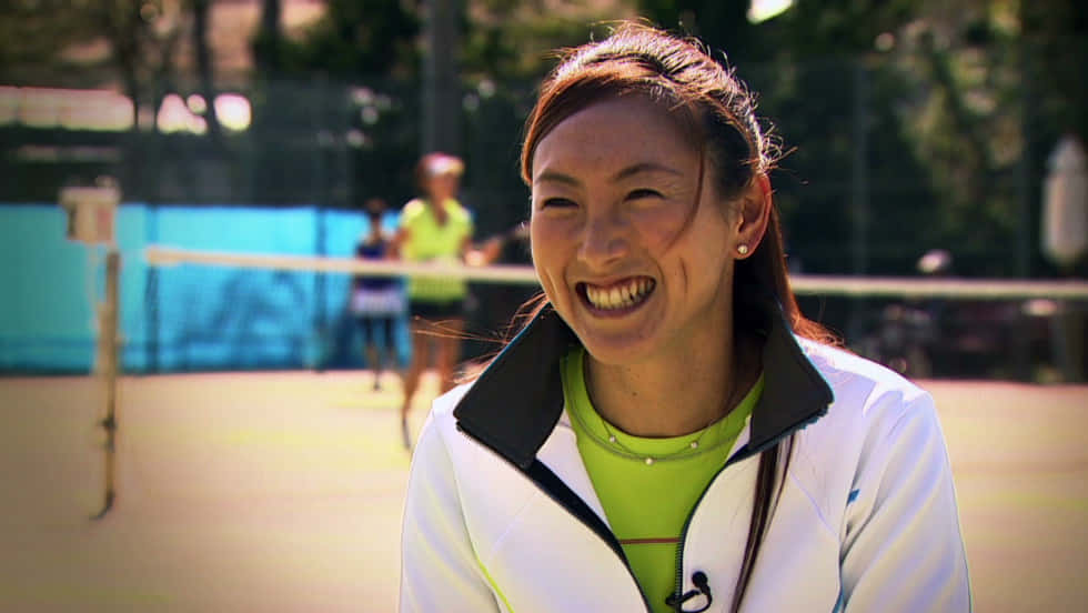 AI Sugiyama, smiling, interview, SD Desktop Wallpaper