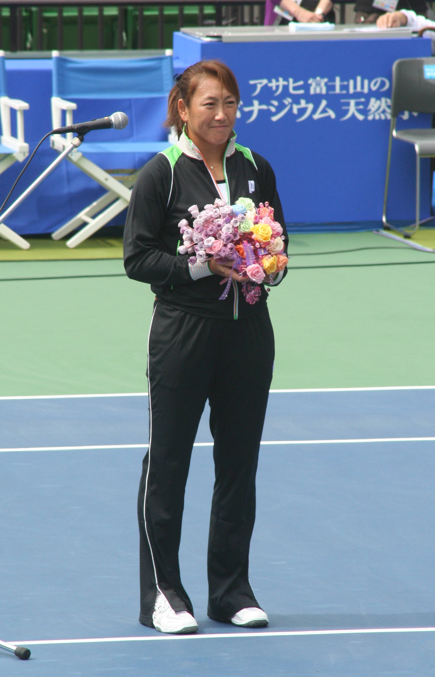 AI Sugiyama, black tracksuit, blue court, 2K Phone Wallpaper