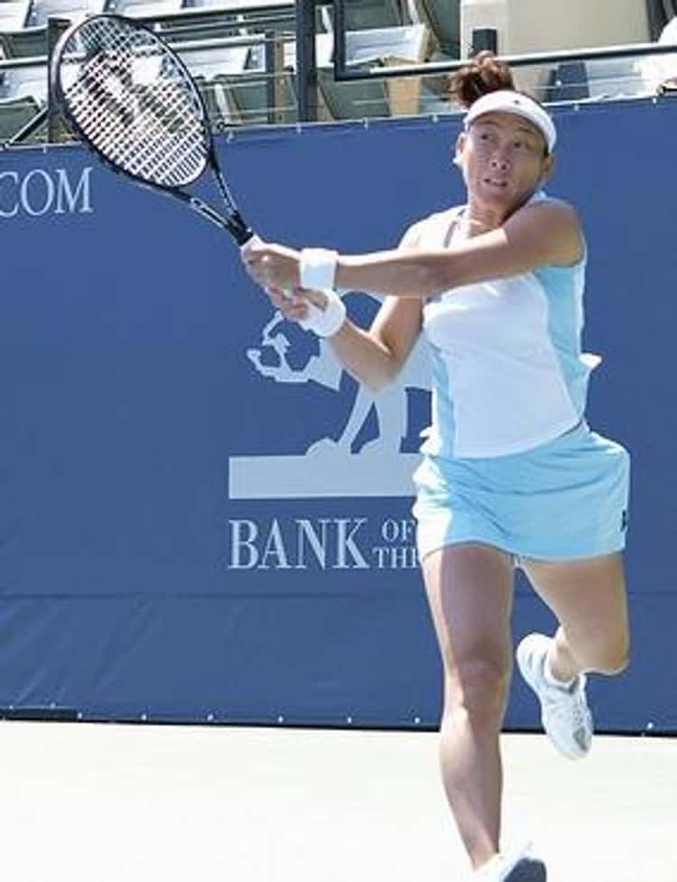AI Sugiyama, tennis racket, light blue and white gear, SD Phone Wallpaper