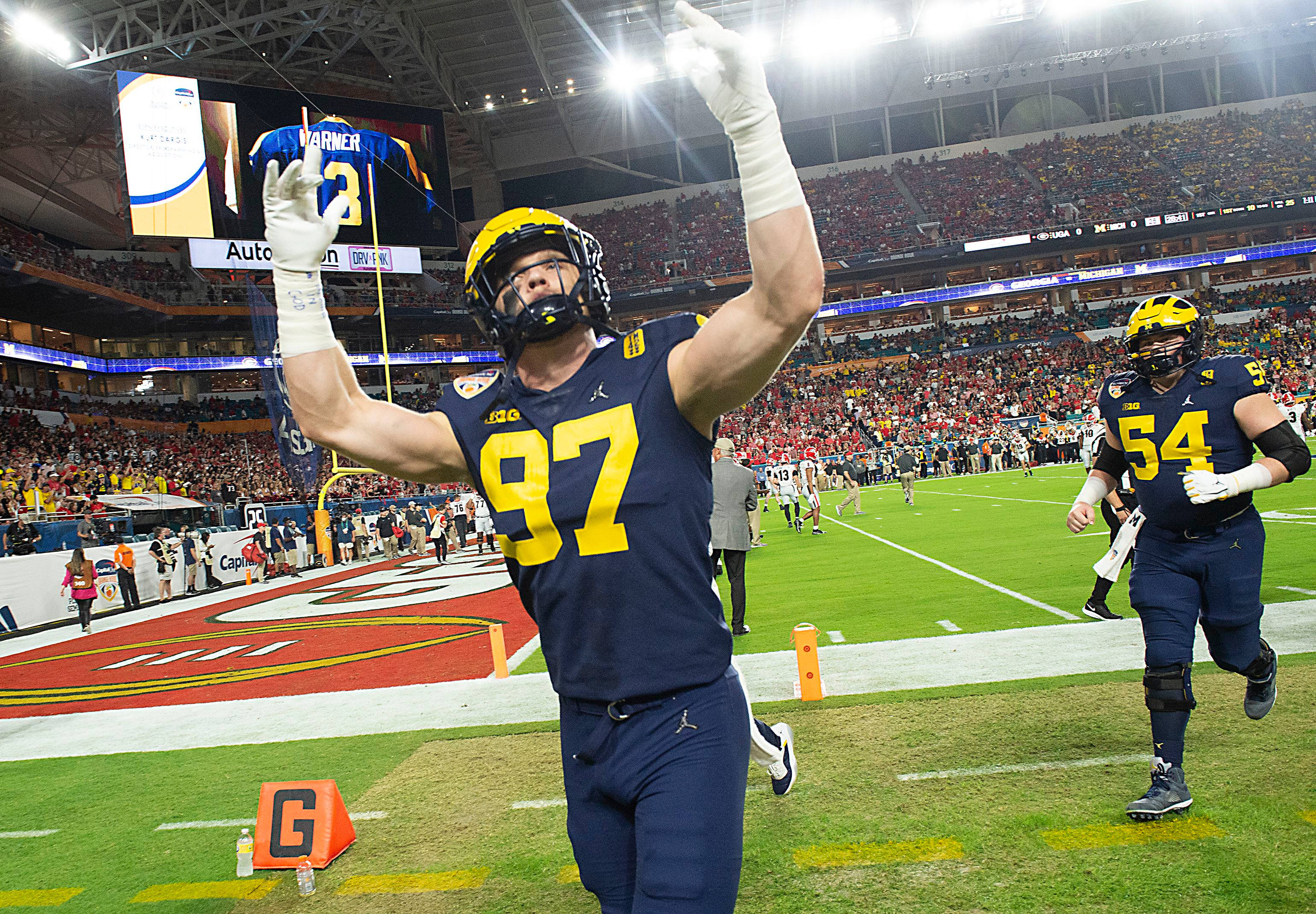 Aidan Hutchinson, college football playoff semifinals, navy and yellow uniform, 2K Desktop Wallpaper