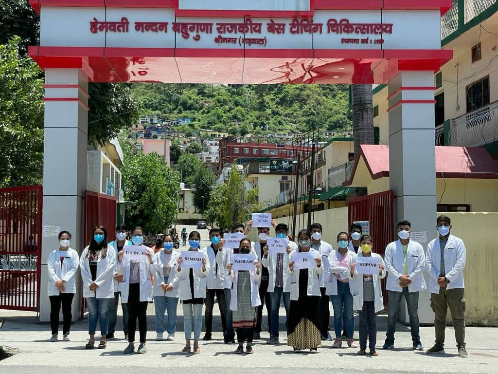 AIIMS, doctors strike, white coats, SD Desktop Wallpaper