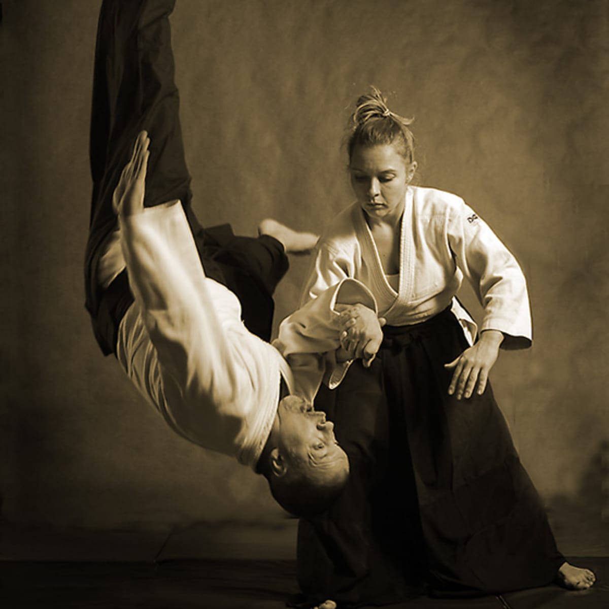 koshi nage, white gi, black gi, SD Desktop Wallpaper