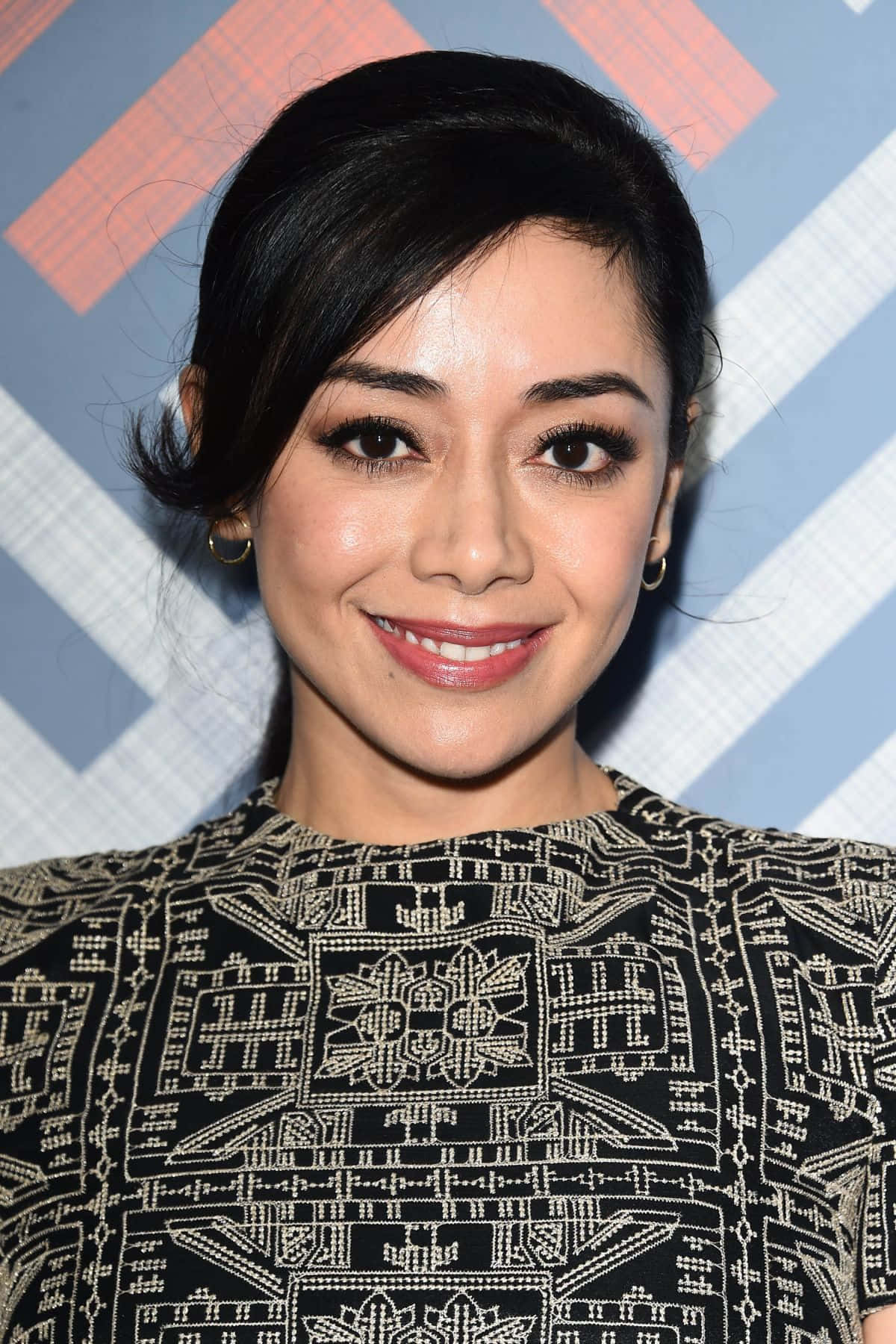 Aimee Garcia, black and gold patterned top, blue and orange geometric backdrop, HD Phone Wallpaper