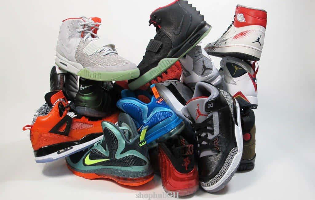 Air Jordan 4, high-top sneakers, bold colors, SD Desktop Wallpaper
