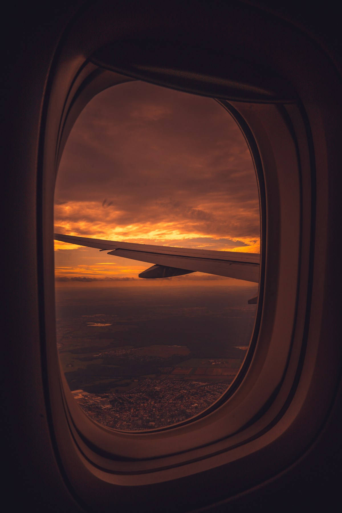airplane window, red sunset sky, fiery orange sunset, HD Phone Wallpaper