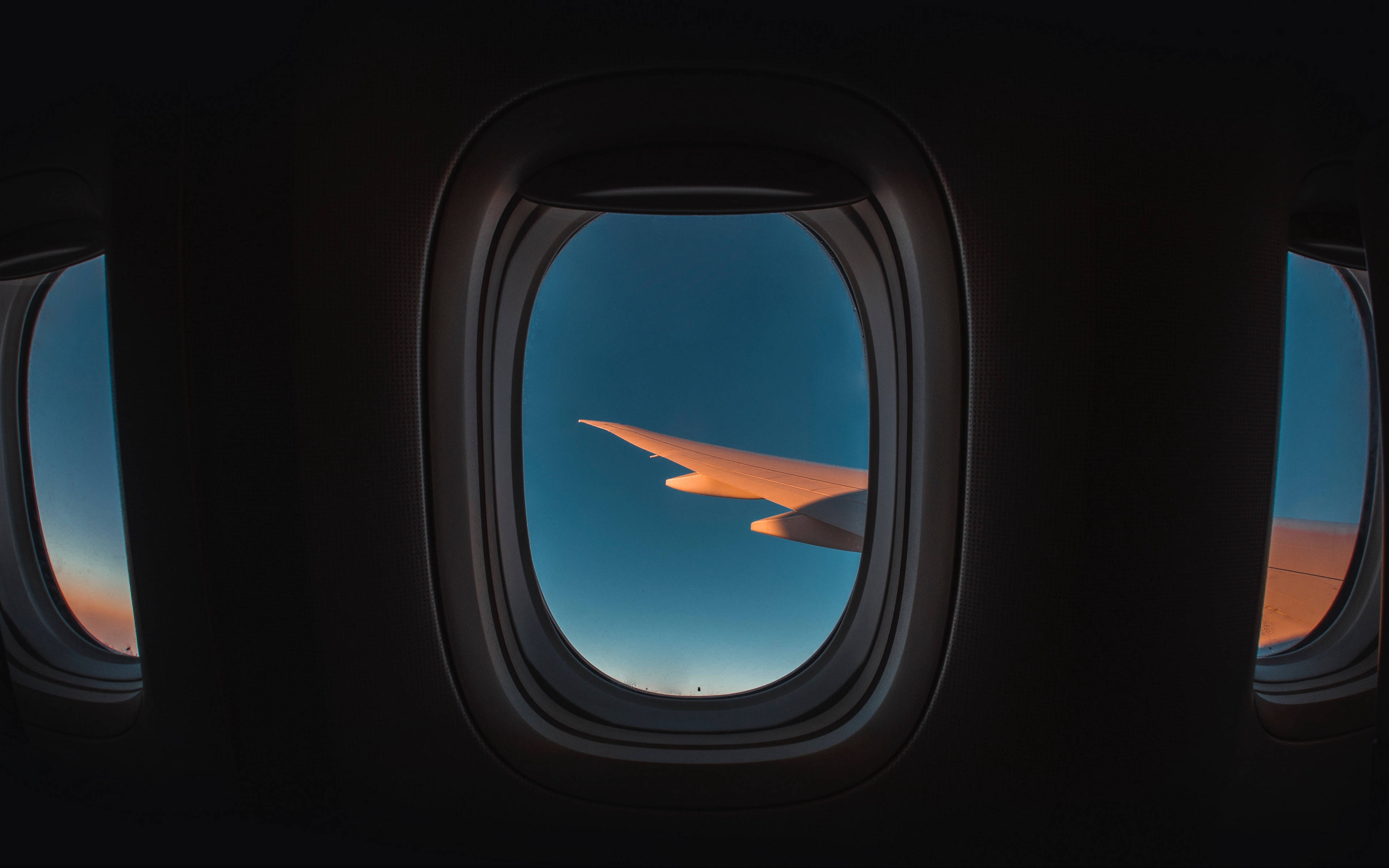 airplane window, twilight sky, amber glow, 4K Desktop Wallpaper
