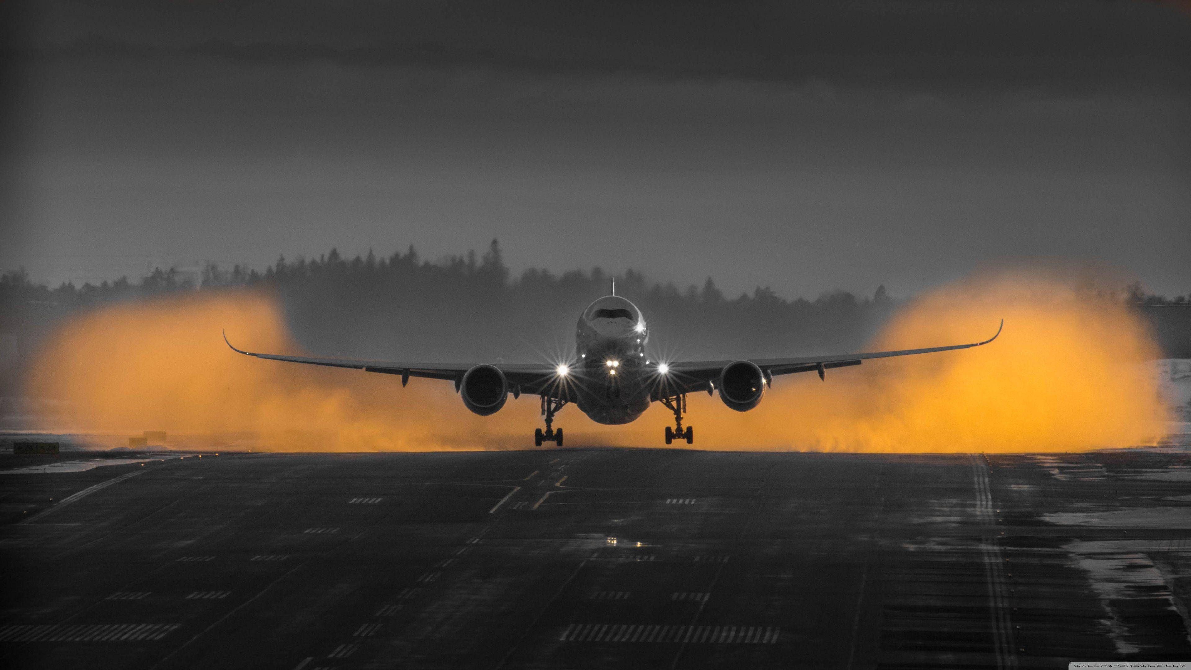 Touchdown Airplane 4K, commercial airplane, wet runway, 4K Desktop Wallpaper
