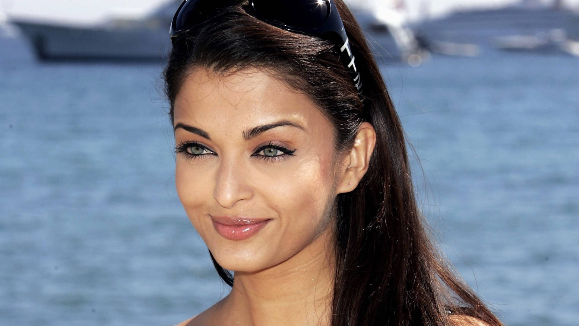 Aishwarya Rai, dark hair, sunglasses, Full HD Desktop Wallpaper