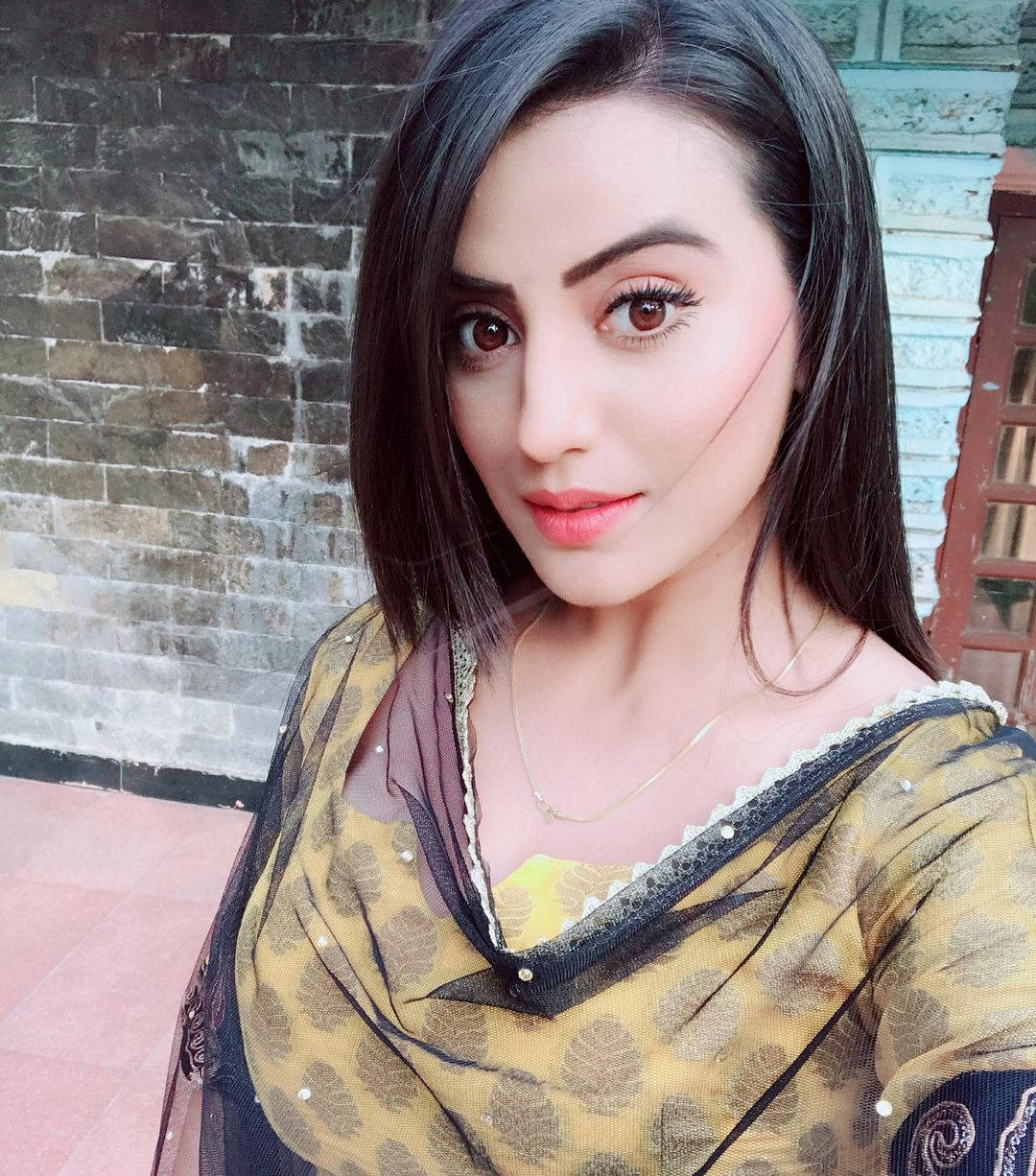 Akshara Singh, long lashes, dark hair, SD Phone Wallpaper