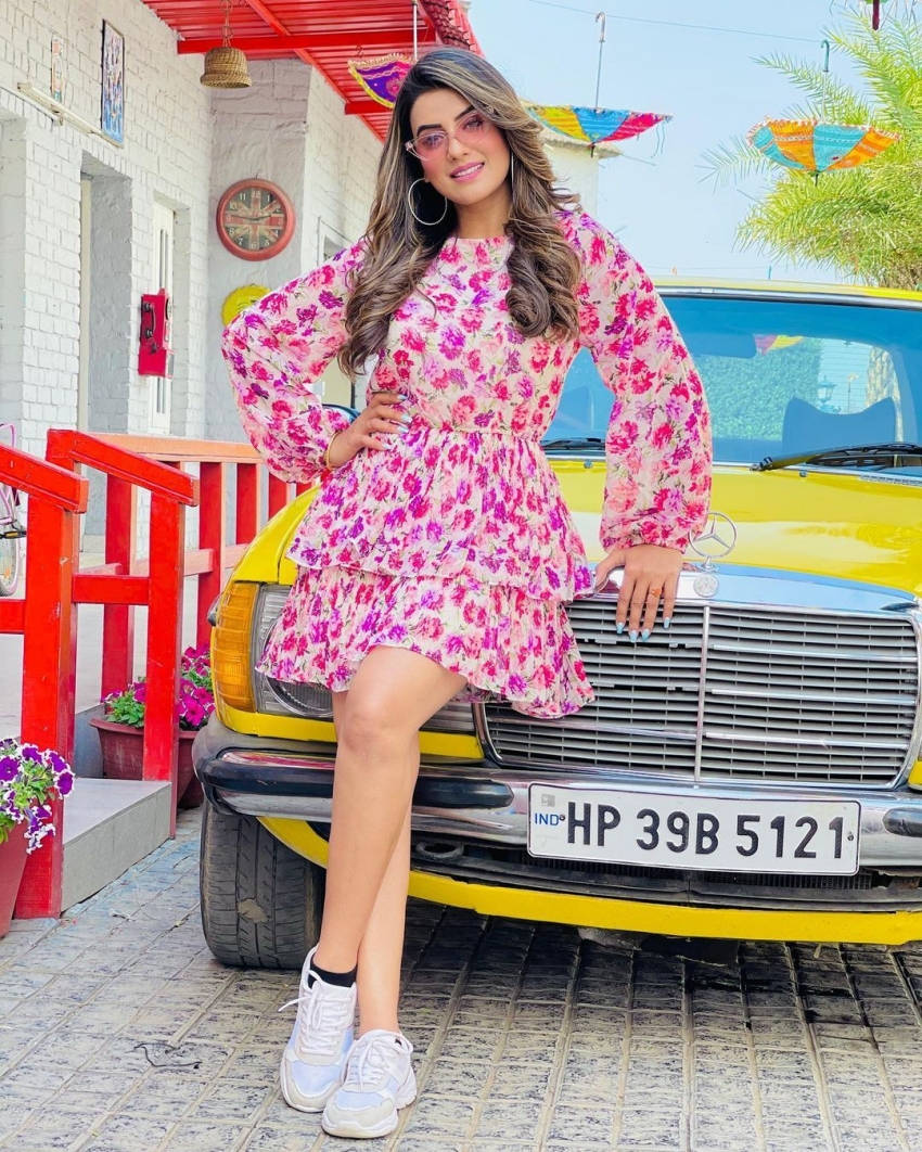 Akshara Singh, vibrant pink floral dress, classic yellow Mercedes-Benz, SD Phone Wallpaper