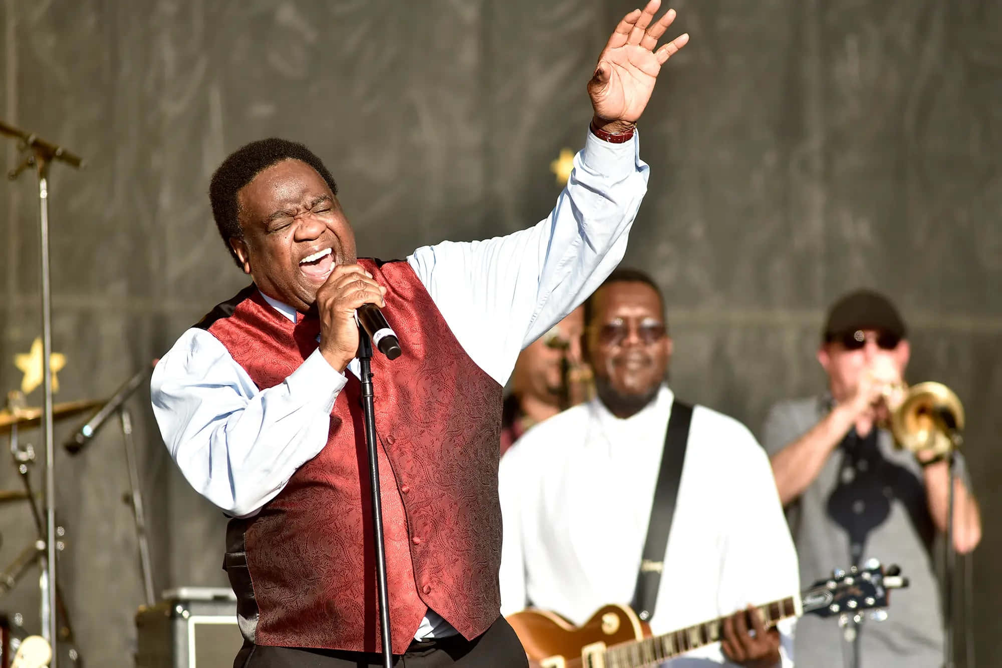 Al Green, red vest, mic, Full HD Desktop Wallpaper