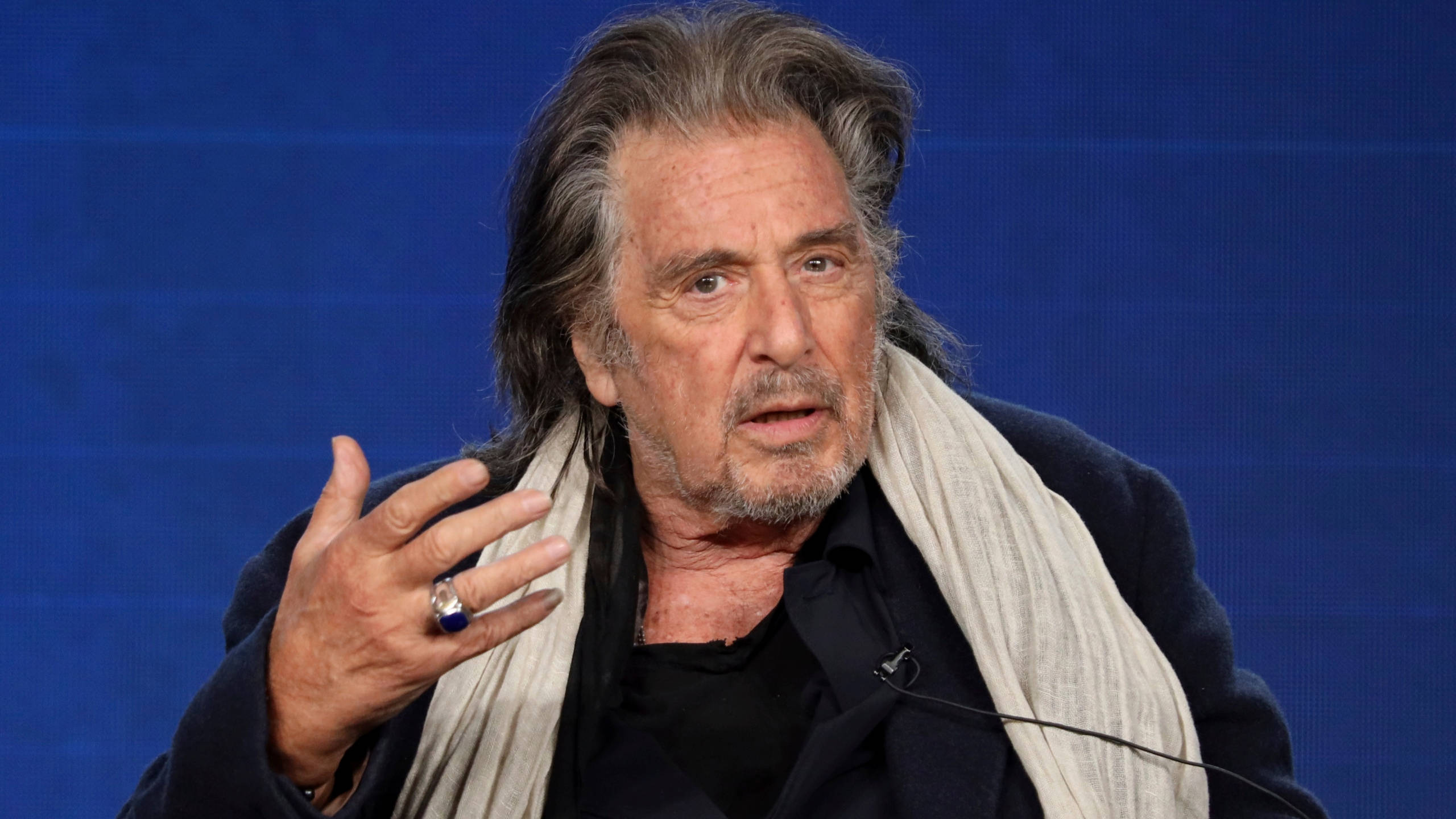 Al Pacino, Winter TCA Tour, deep blue backdrop, 2K Desktop Wallpaper