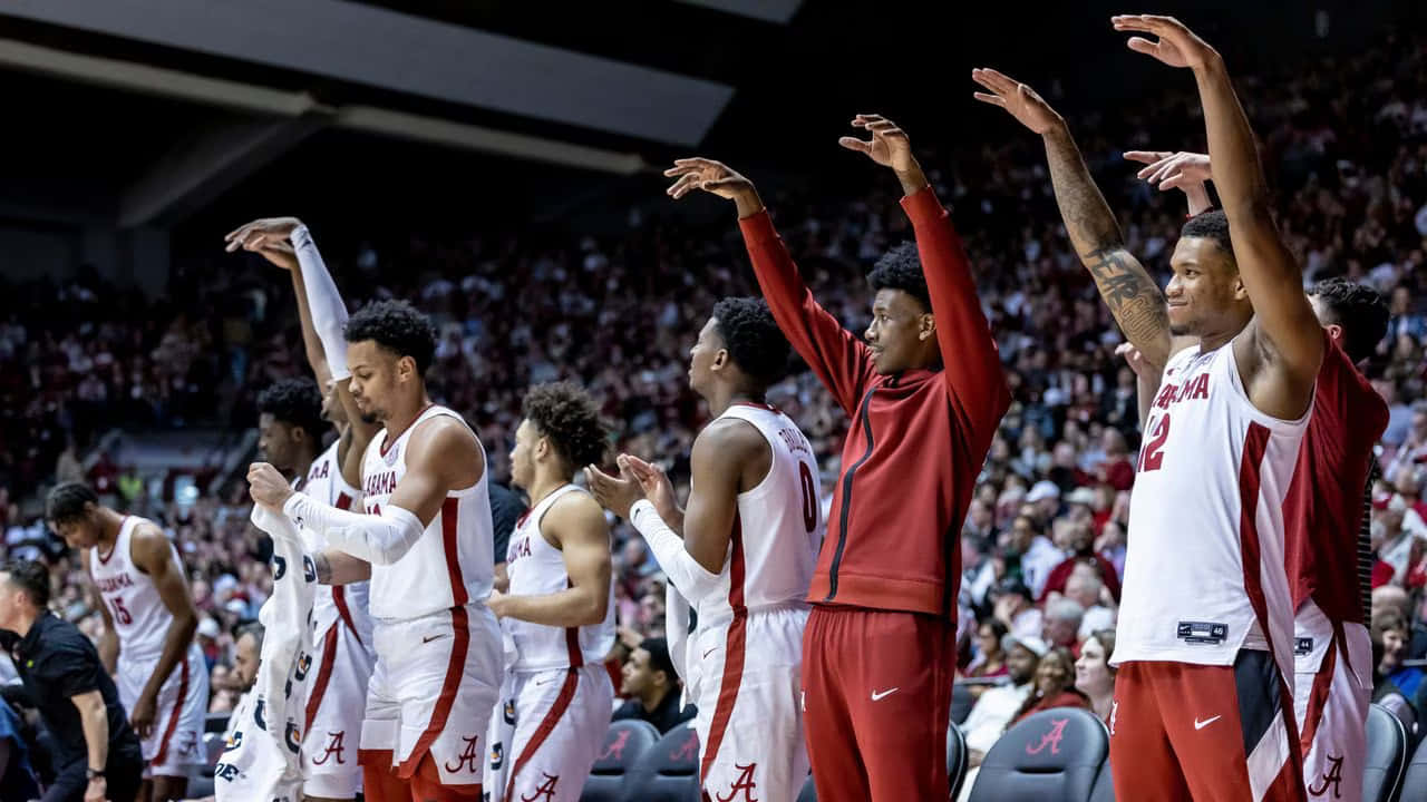 Alabama Basketball, white and crimson uniforms, roaring fans, HD Desktop Wallpaper
