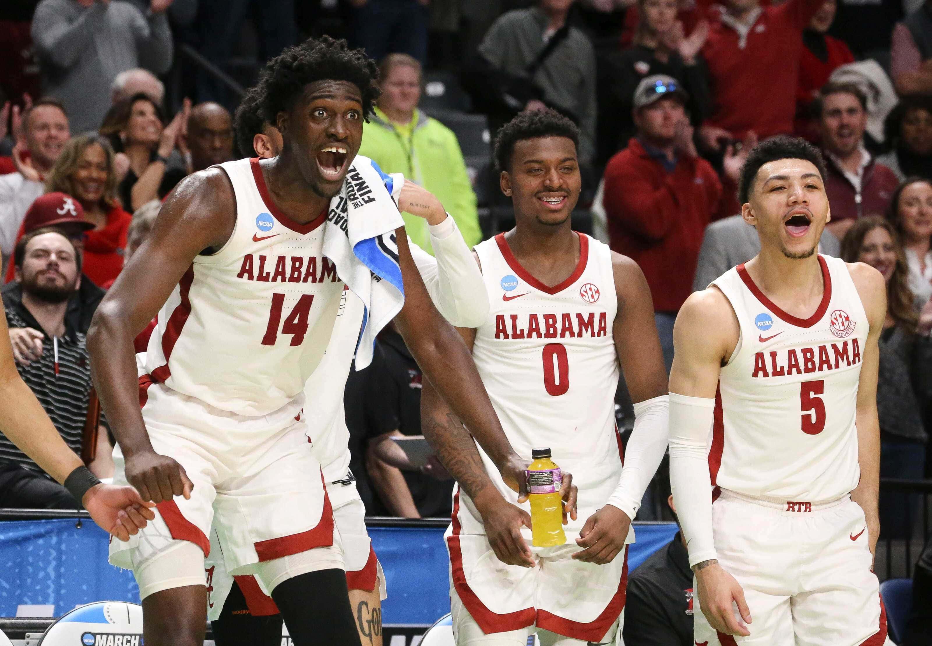 Alabama Basketball, white and crimson uniforms, crowded court, 2K Desktop Wallpaper