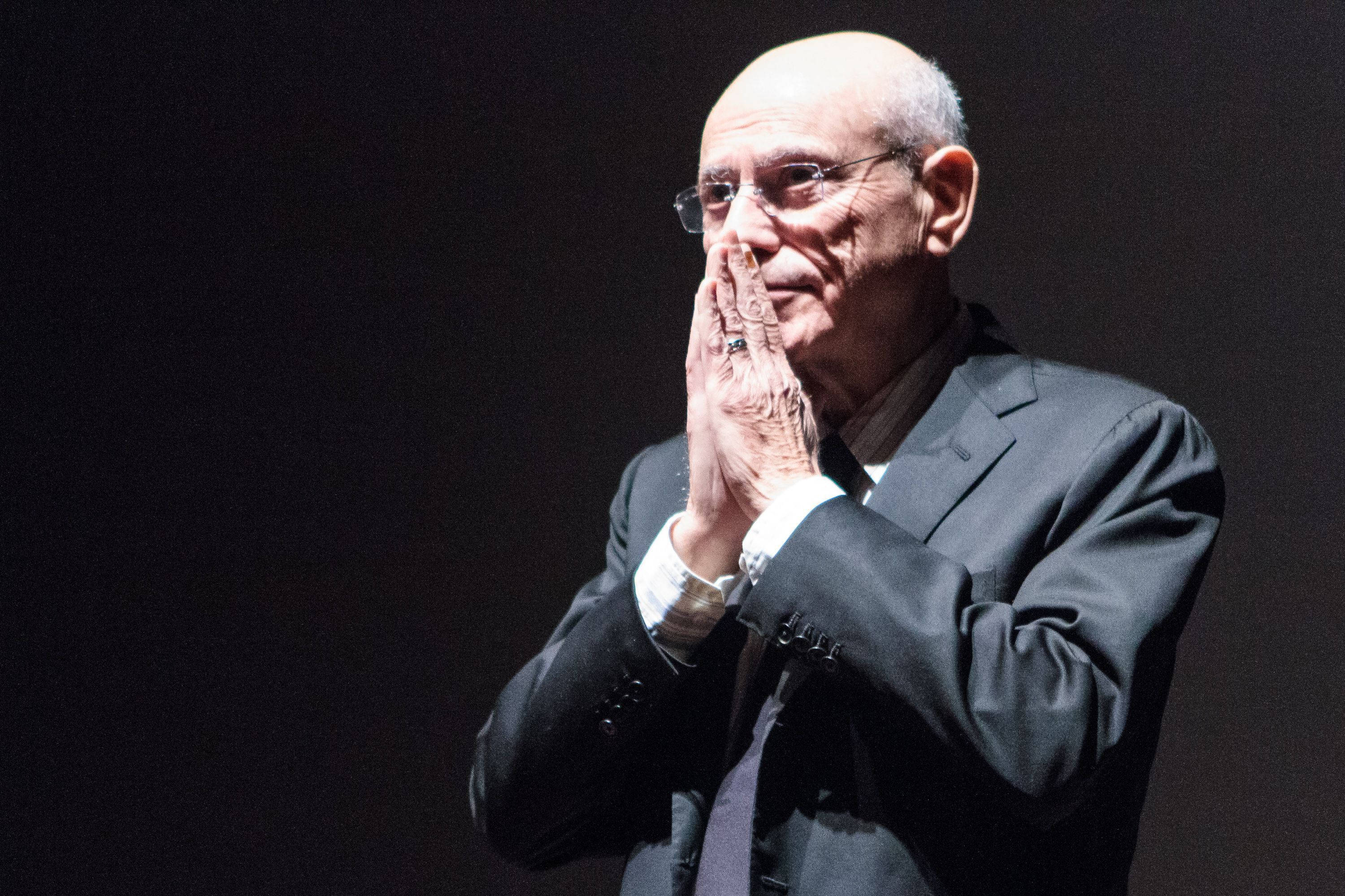 Alan Arkin, bald man, dark suit, 2K Desktop Wallpaper