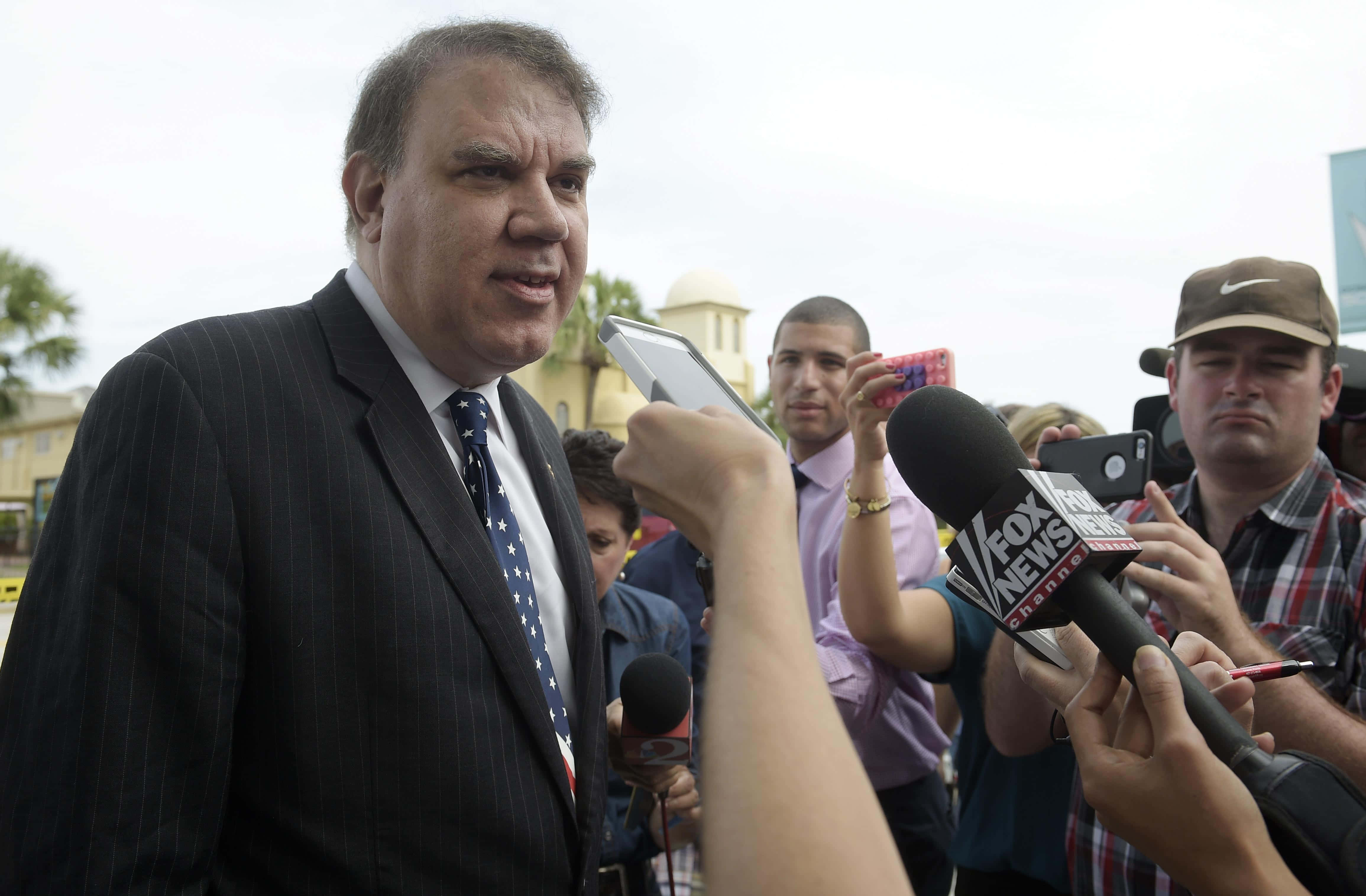 Alan Grayson, pinstripe suit, star-patterned tie, 4K Desktop Wallpaper