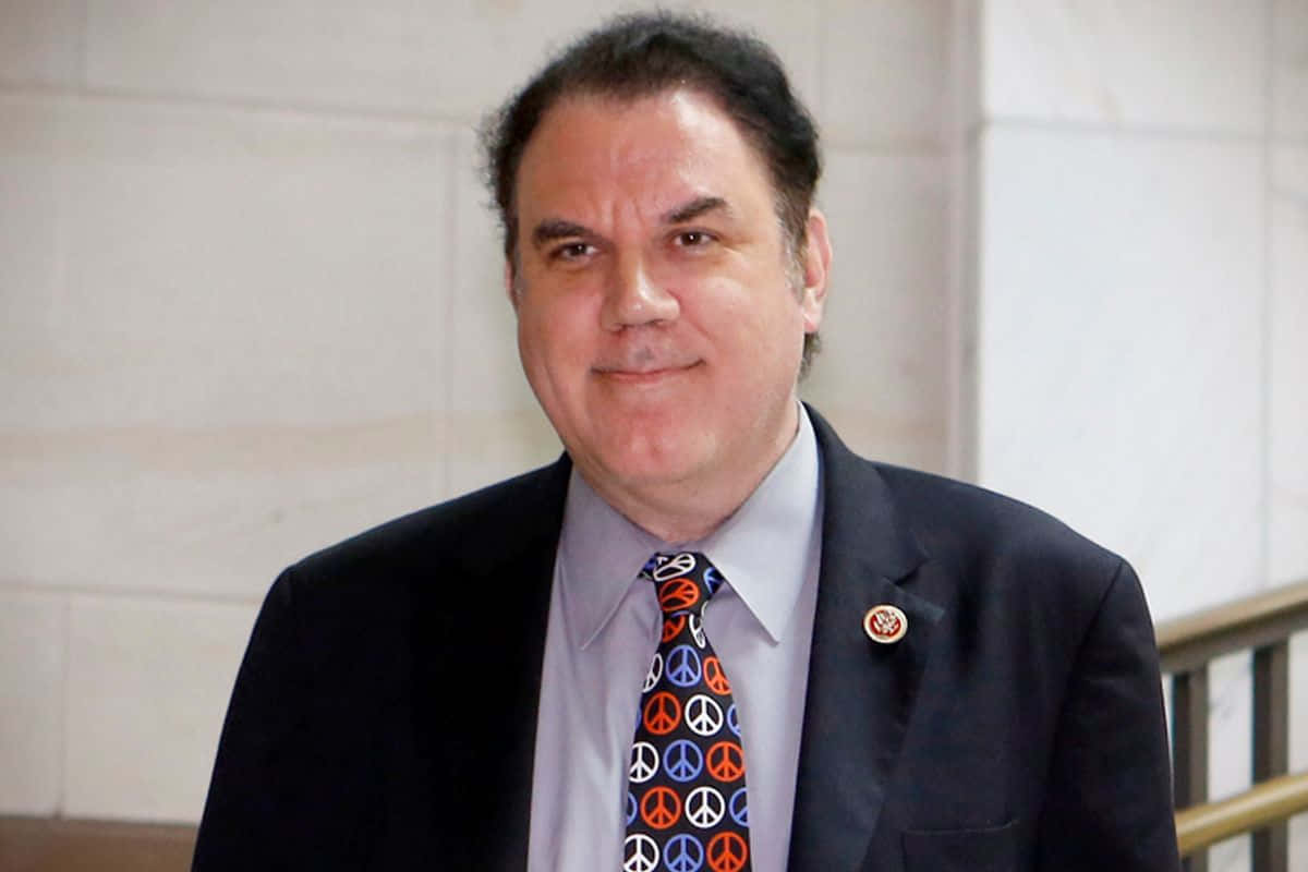 Alan Grayson, dark suit, colorful peace symbol tie, SD Desktop Wallpaper