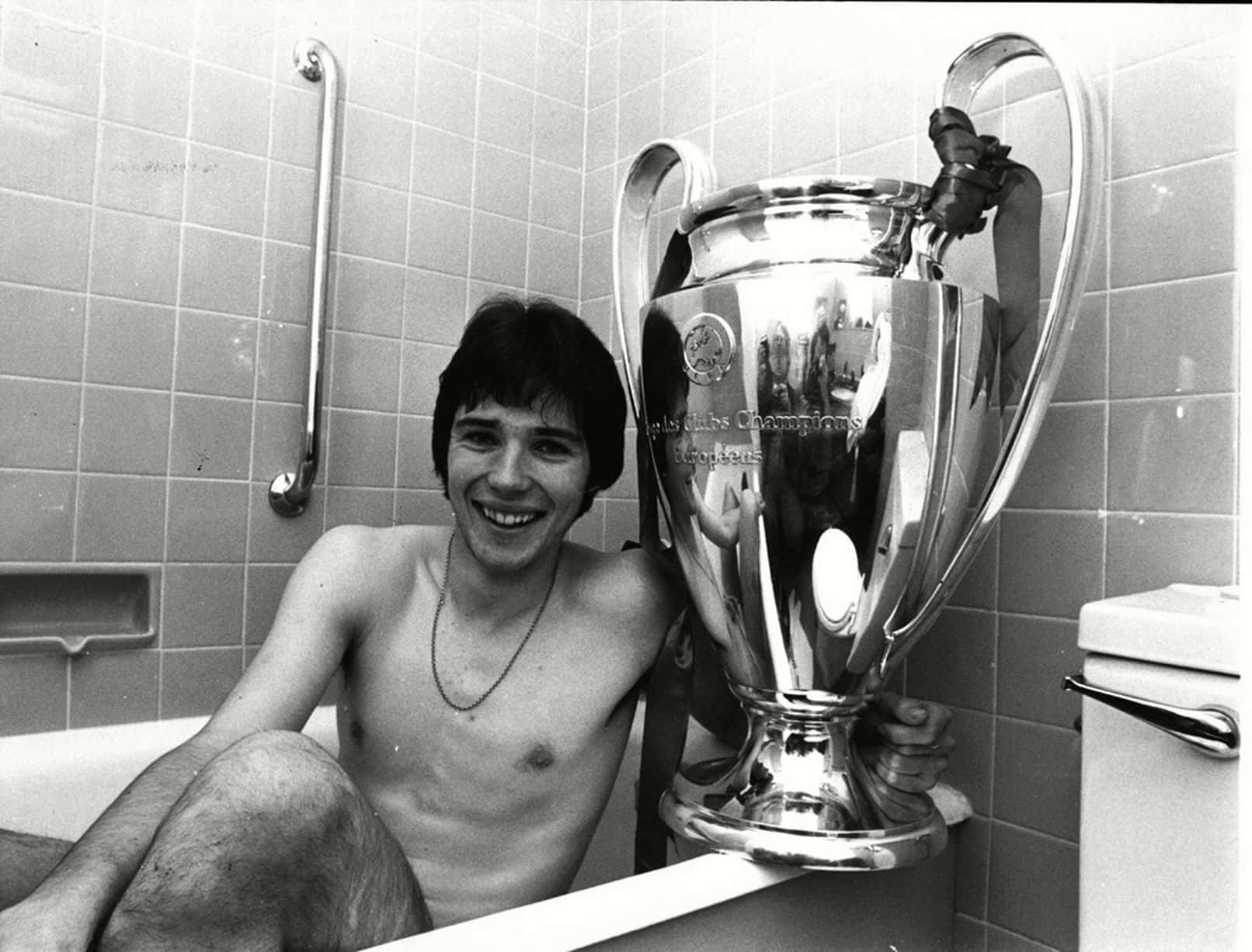 Alan Hansen, 1978 European Cup, bathtub, HD Desktop Wallpaper