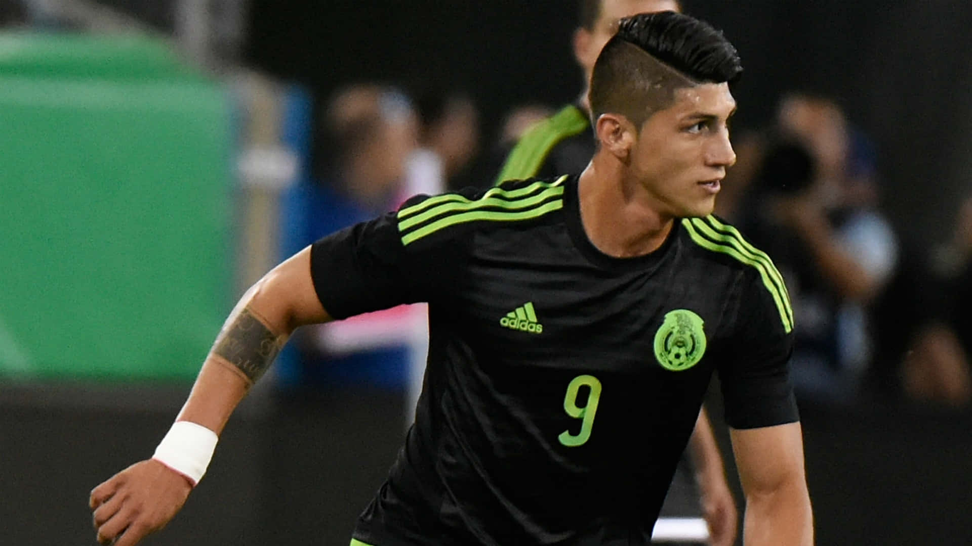 Alan Pulido, black Adidas jersey, number 9, Full HD Desktop Wallpaper