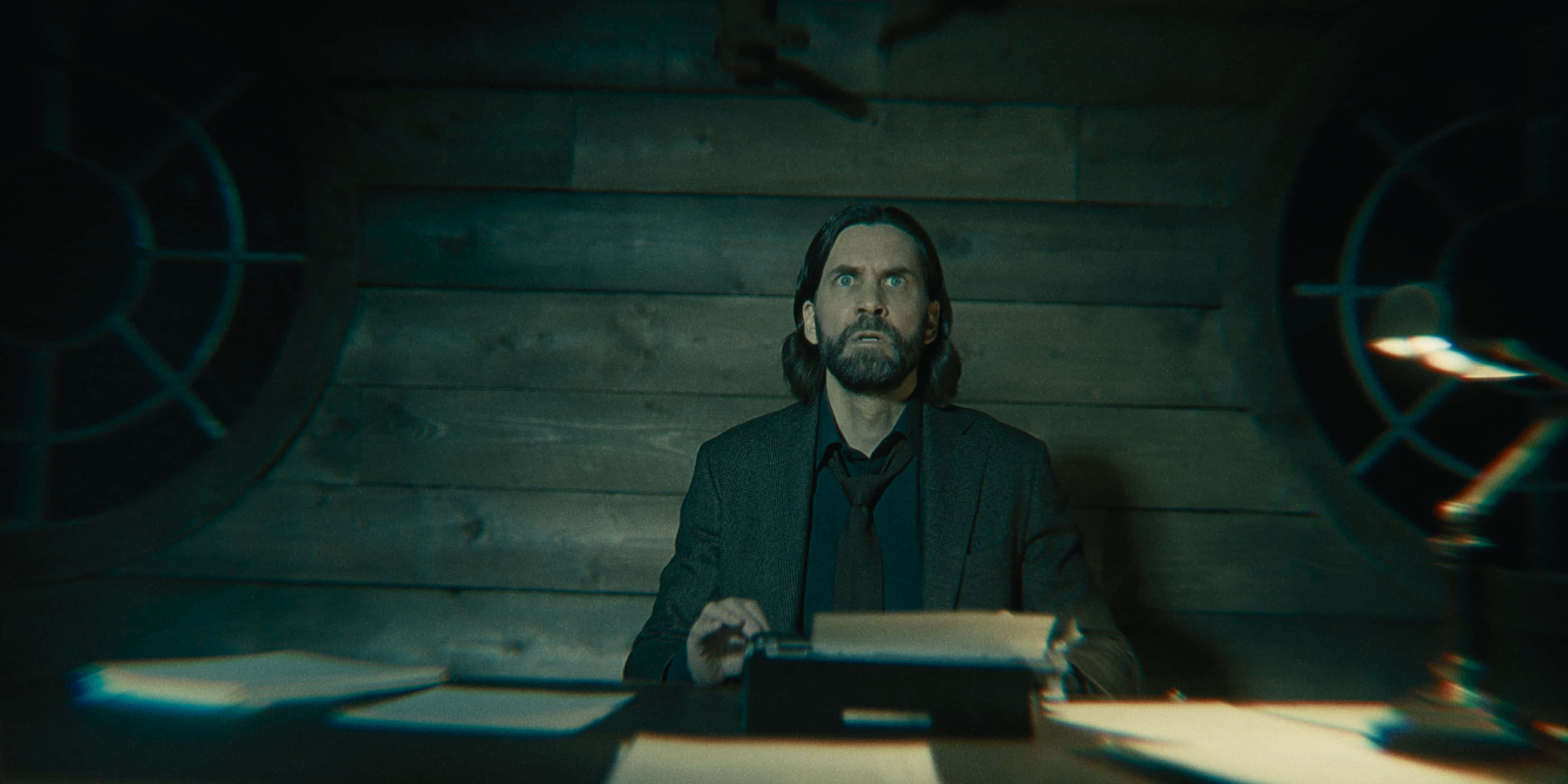 Alan Wake 2, mysterious cabin, cluttered desk, 4K Desktop Wallpaper