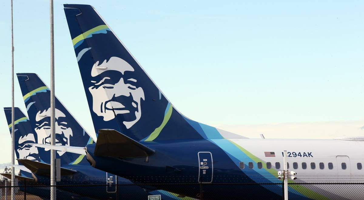 Alaska Airlines, blue tails, white Native Alaskan face logo, SD Desktop Wallpaper