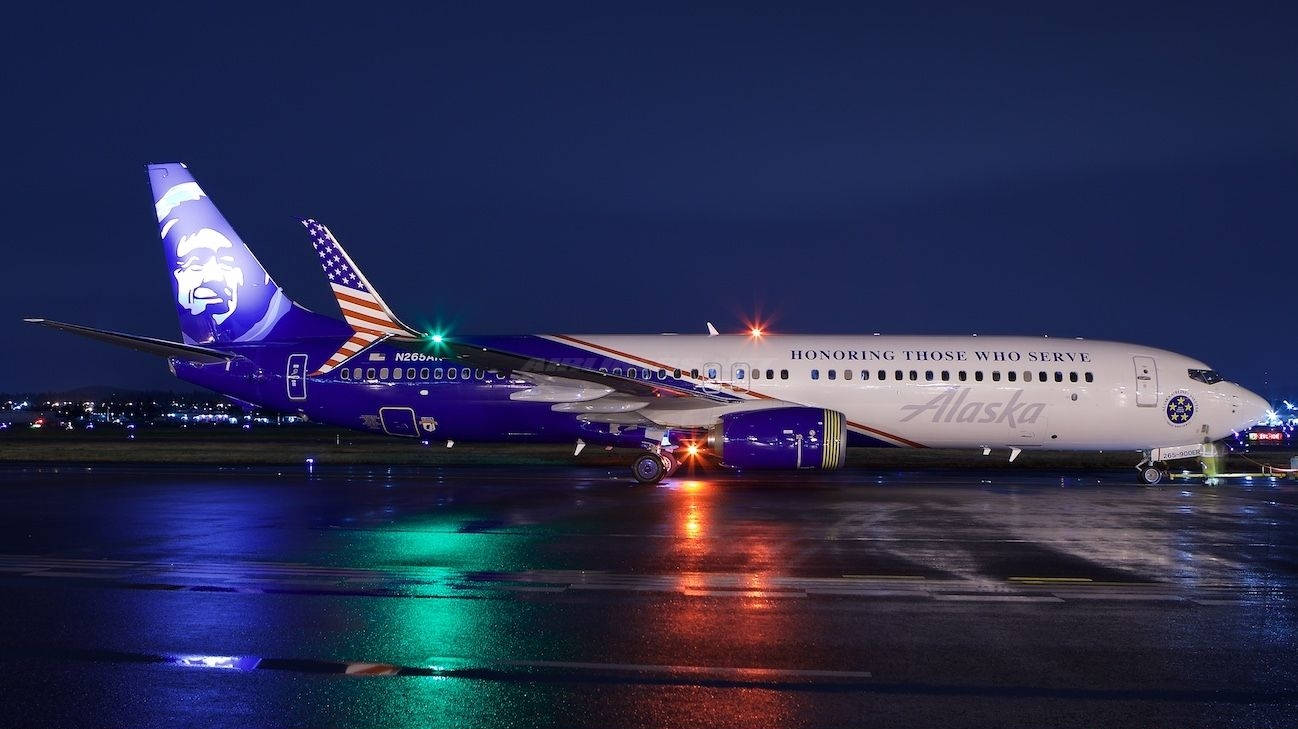 Alaska Airlines, patriotic livery, wet tarmac, HD Desktop Wallpaper