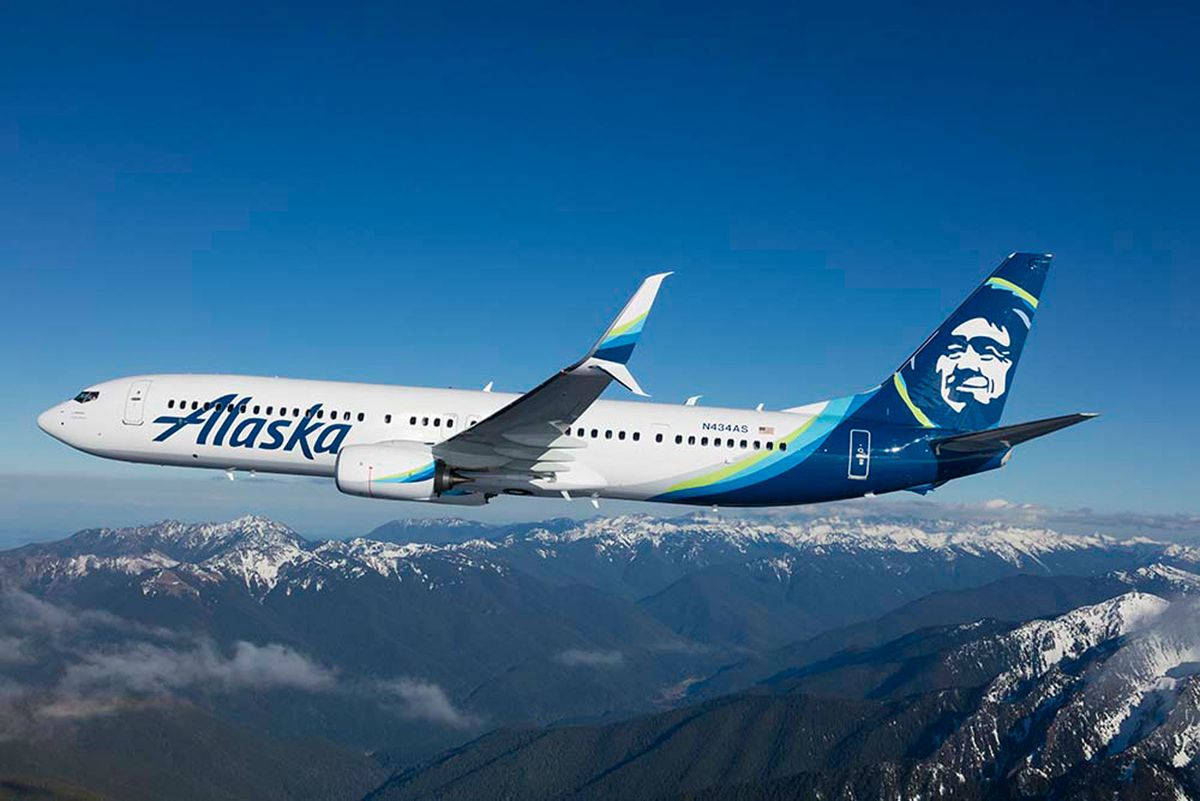 Alaska Airlines, mountain flight, snow-capped mountains, SD Desktop Wallpaper