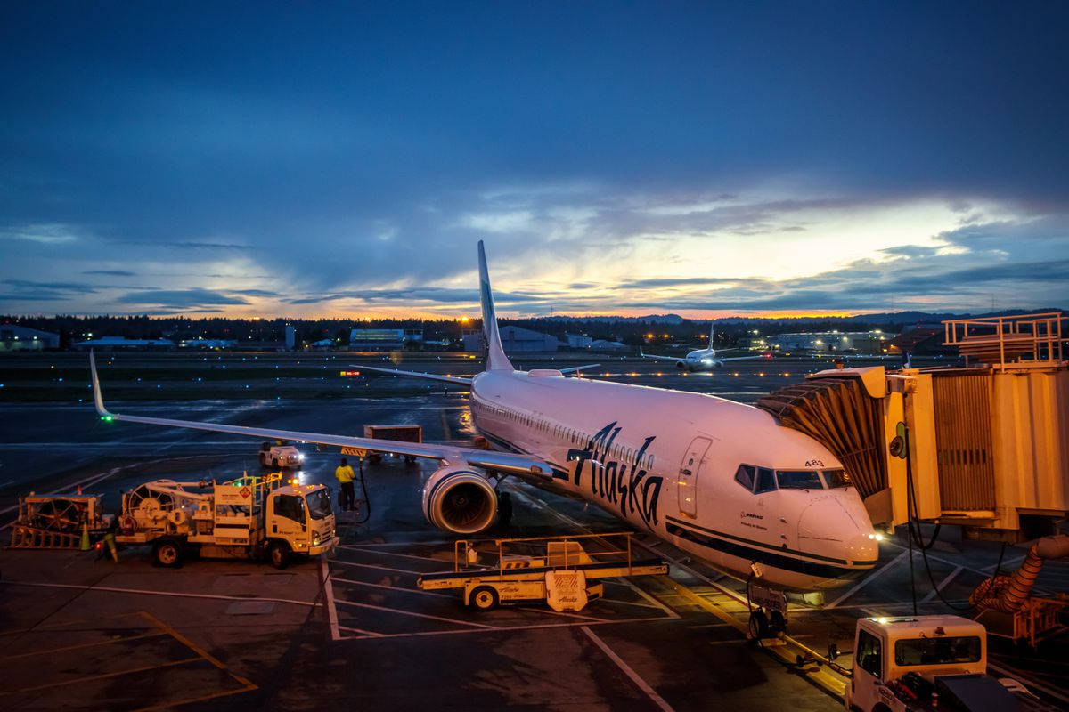 Alaska Airlines, parked airplane, airport gate, SD Desktop Wallpaper