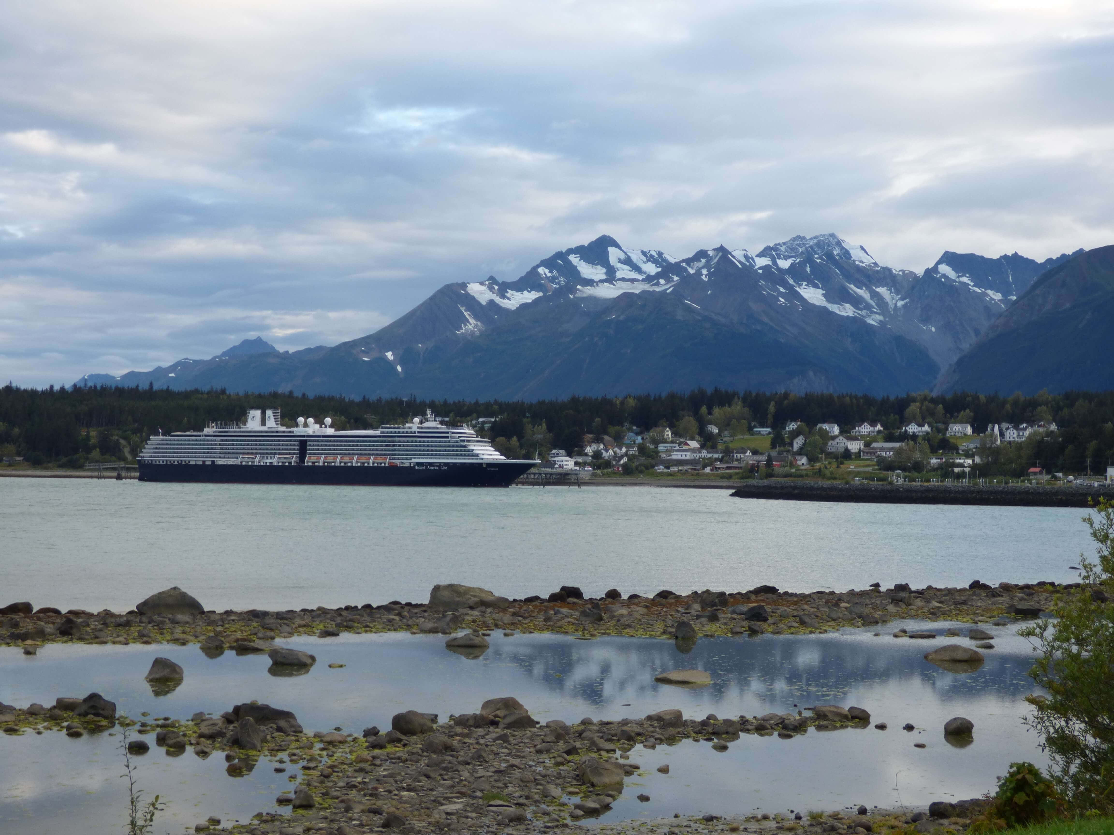Alaska, cruise ship, rocky shoreline, 4K Desktop Wallpaper