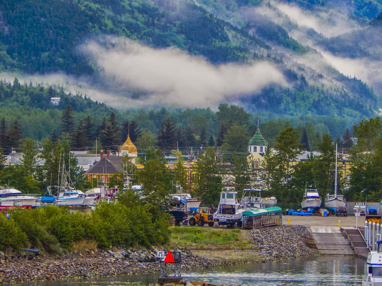 Alaska, misty coastal town, lush green mountains, HD Desktop Wallpaper