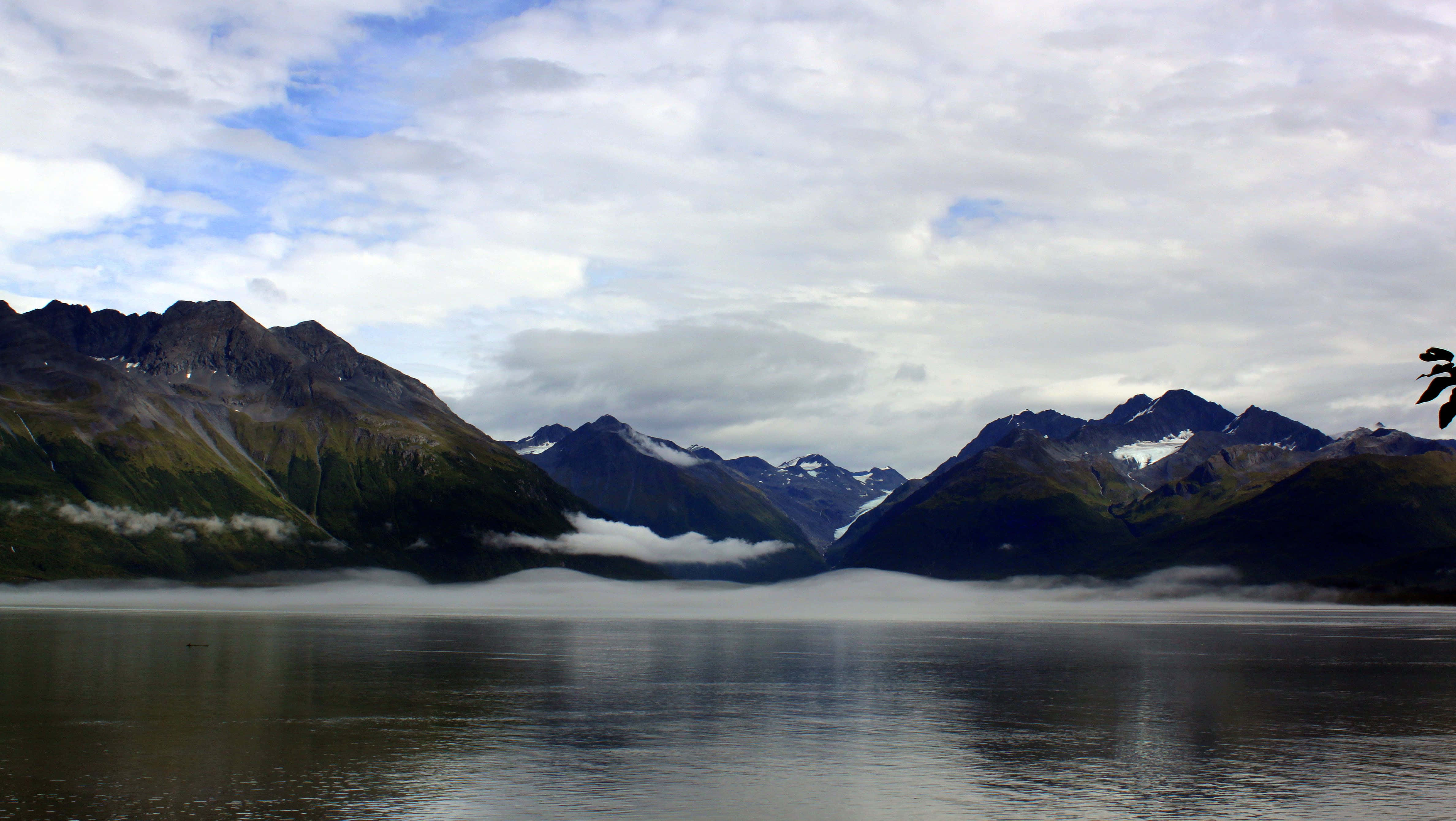 Alaska, misty lake, rugged mountains, 4K Desktop Wallpaper