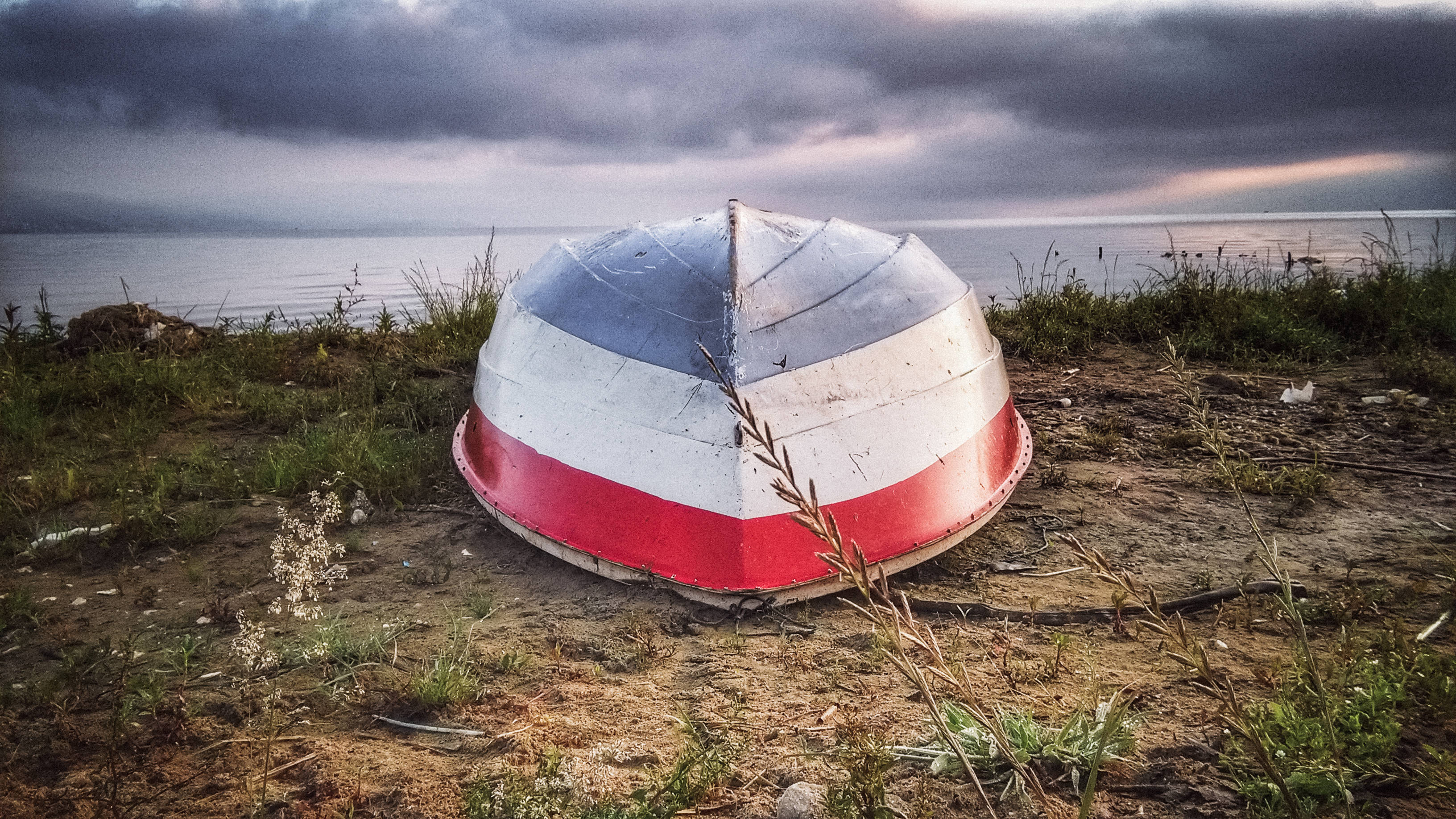 Albania, upside down boat, muddy shore, 2K Desktop Wallpaper