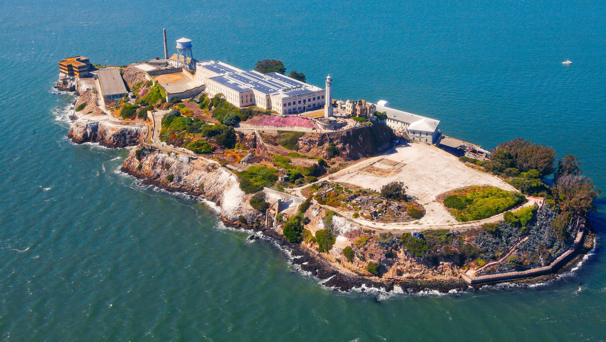 Alcatraz Island, historic prison buildings, turquoise waters, Full HD Desktop Wallpaper