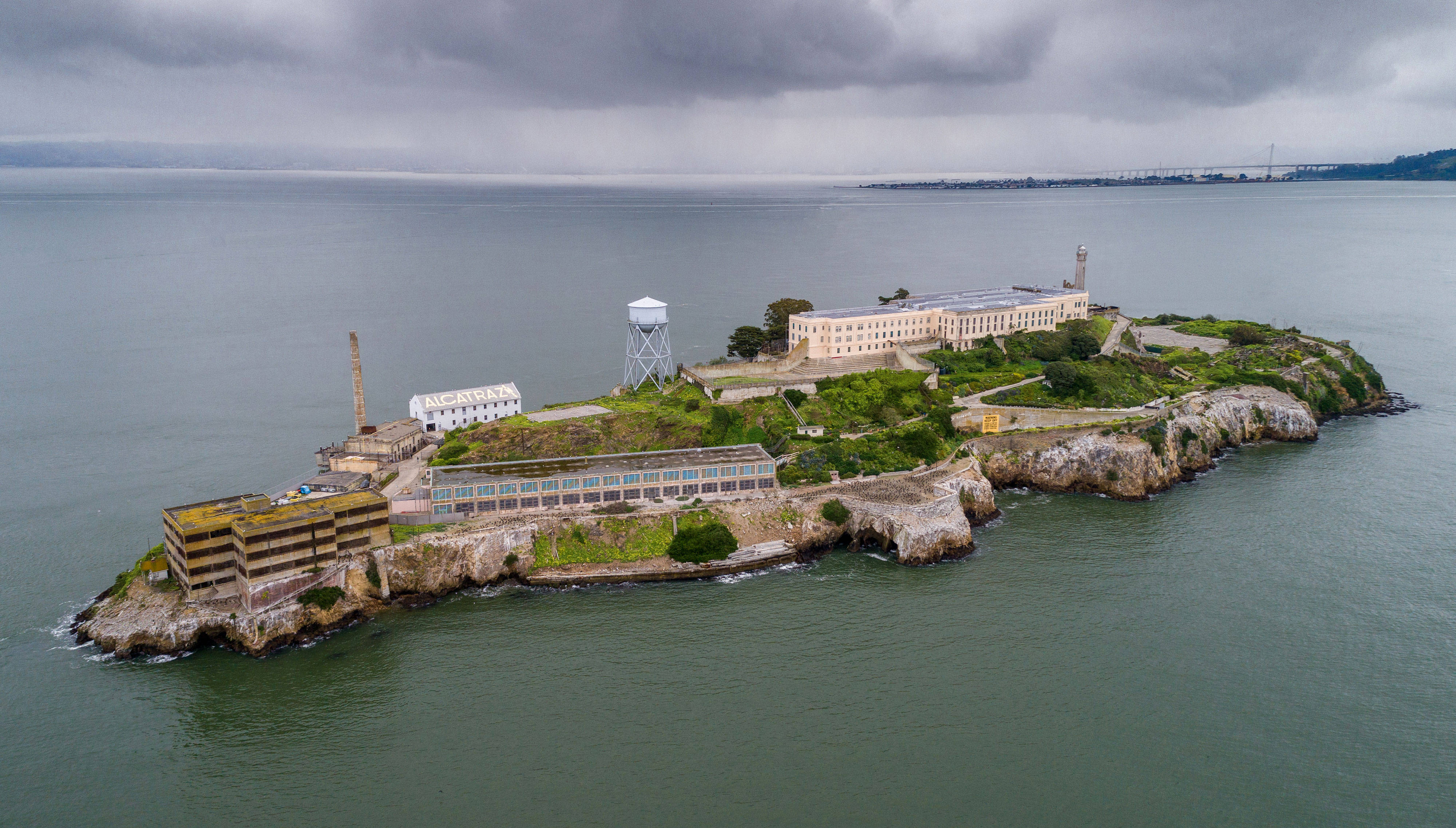 Alcatraz Island, historic prison buildings, gray ocean, 4K Desktop Wallpaper