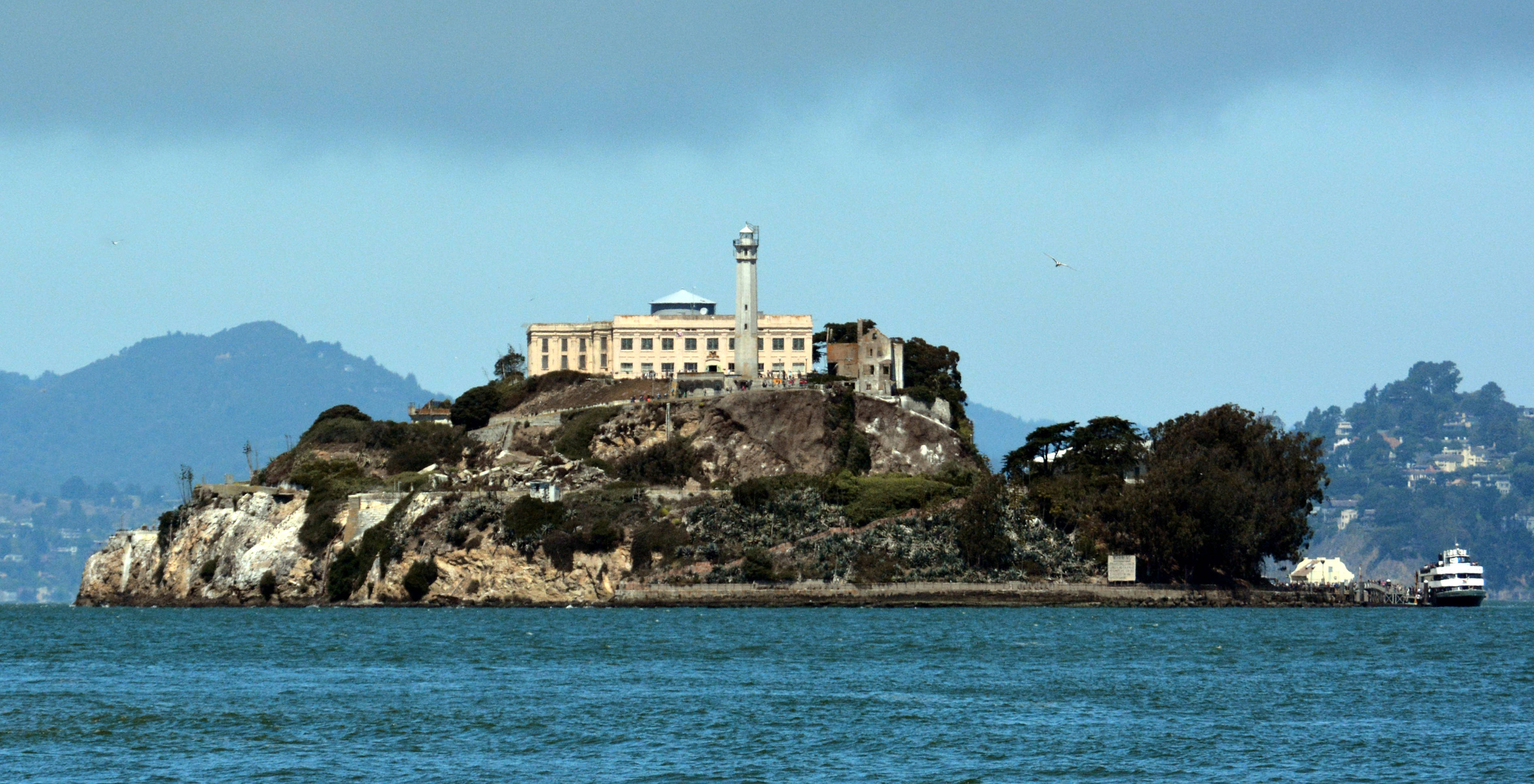 Alcatraz Island, historic prison, lighthouse, 2K Desktop Wallpaper