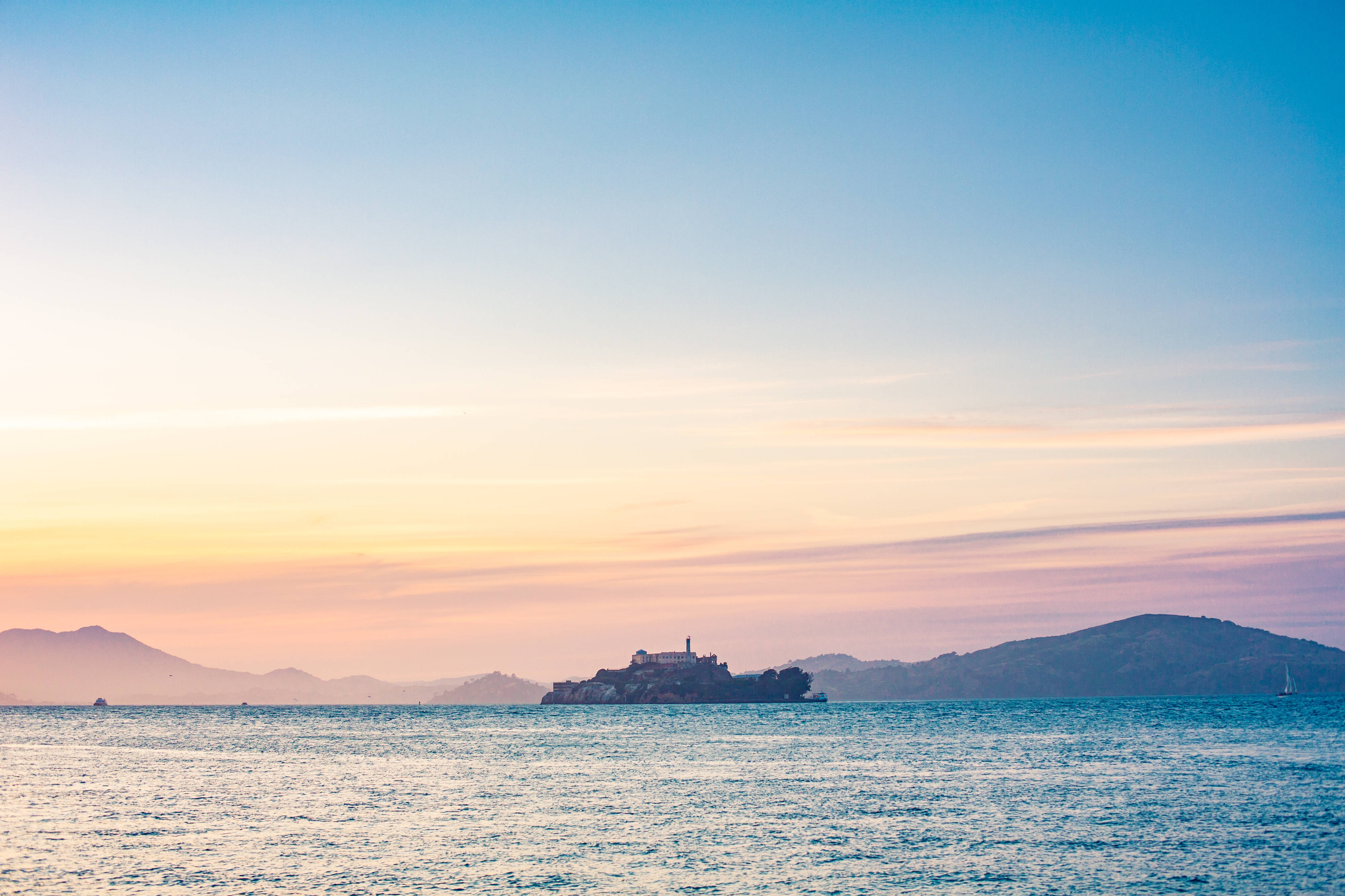 Alcatraz Island, pastel sunrise sky, calm bay waters, 4K Desktop Wallpaper