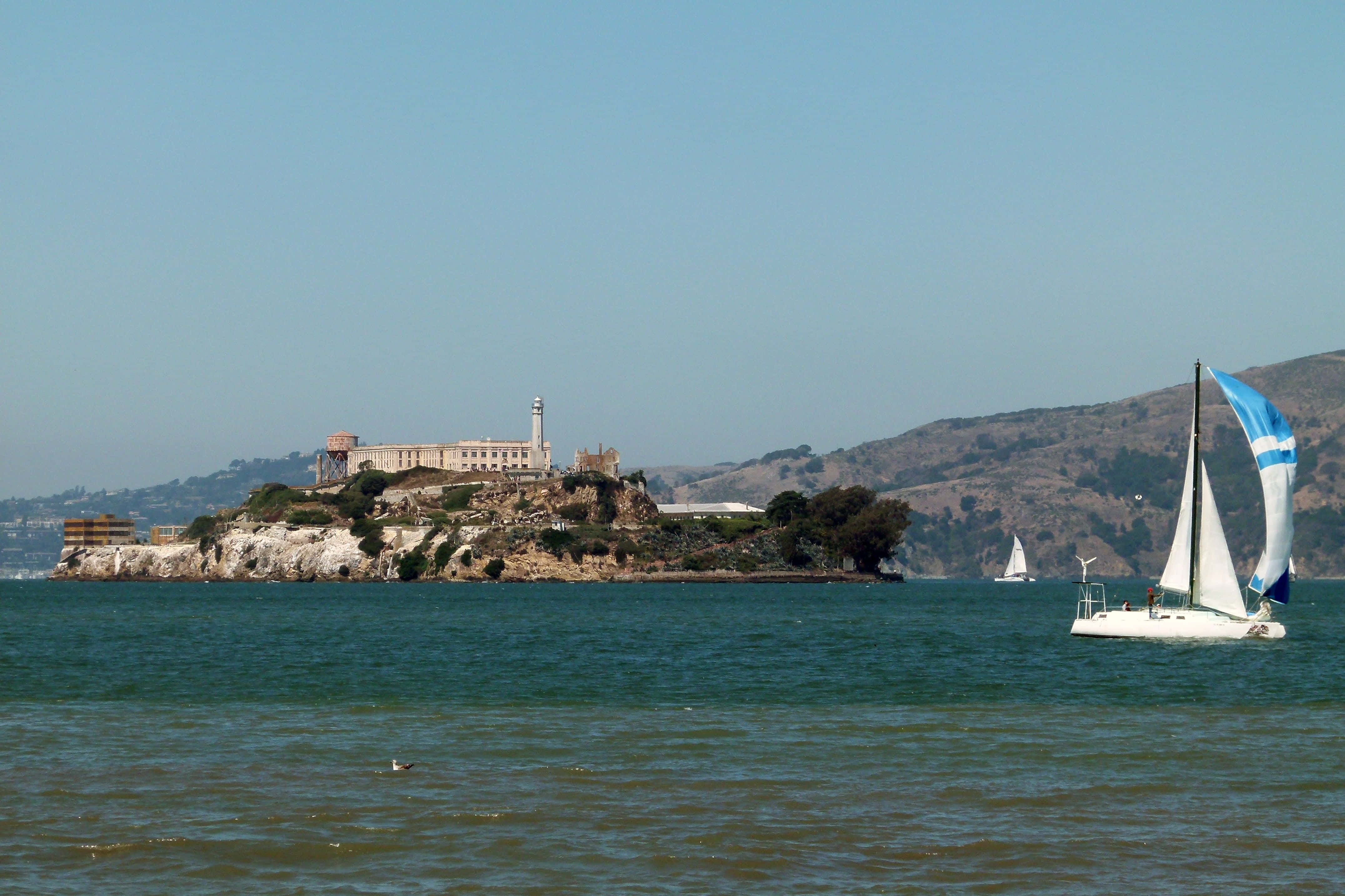 Alcatraz Island, sailboat, turquoise waters, 4K Desktop Wallpaper