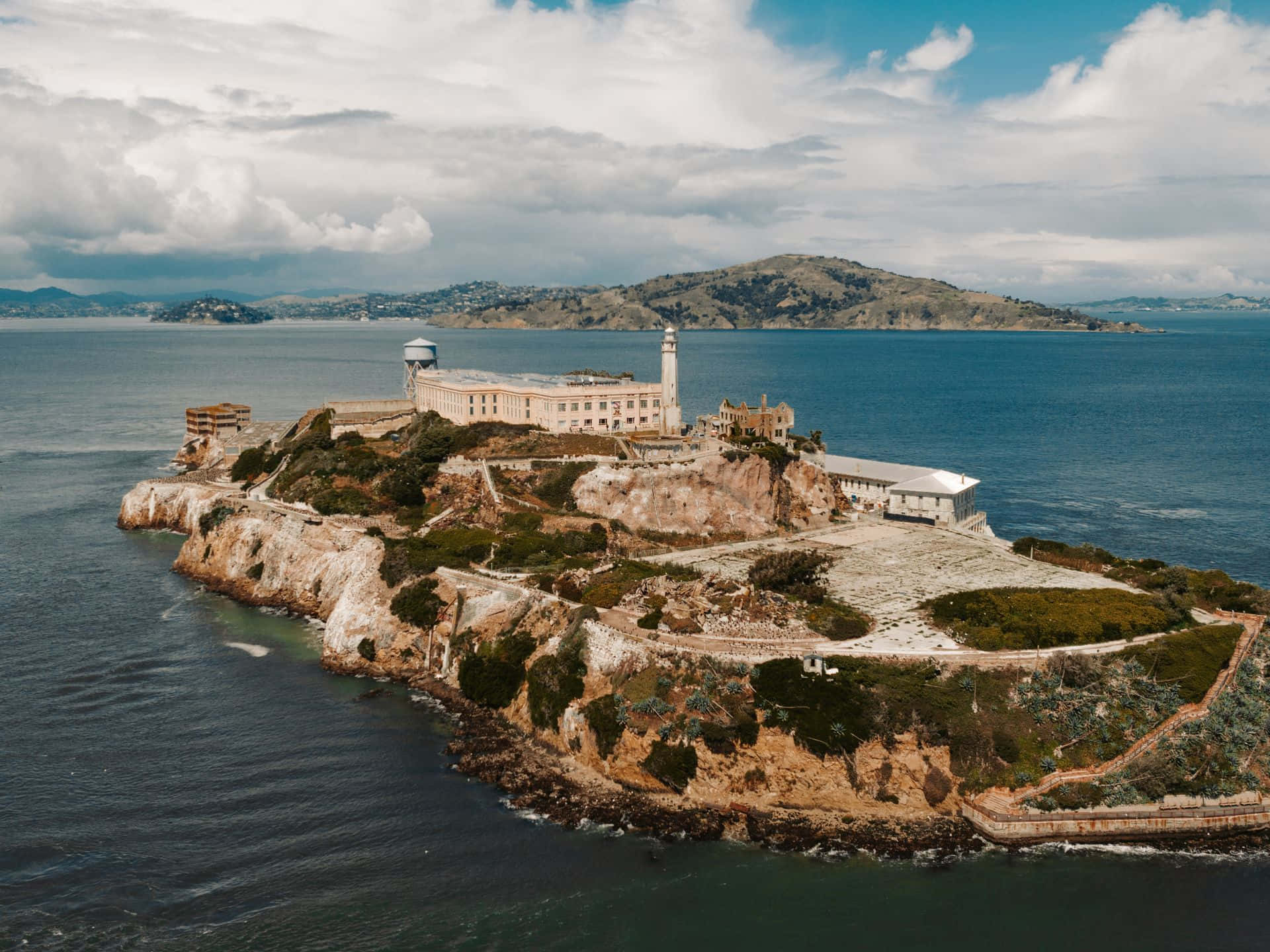 Alcatraz Island, historic prison buildings, rocky cliffs, Full HD Desktop Wallpaper