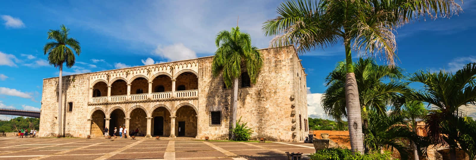 Alcazar De Colon, colonial stone building, arched walkways, HD Desktop Wallpaper